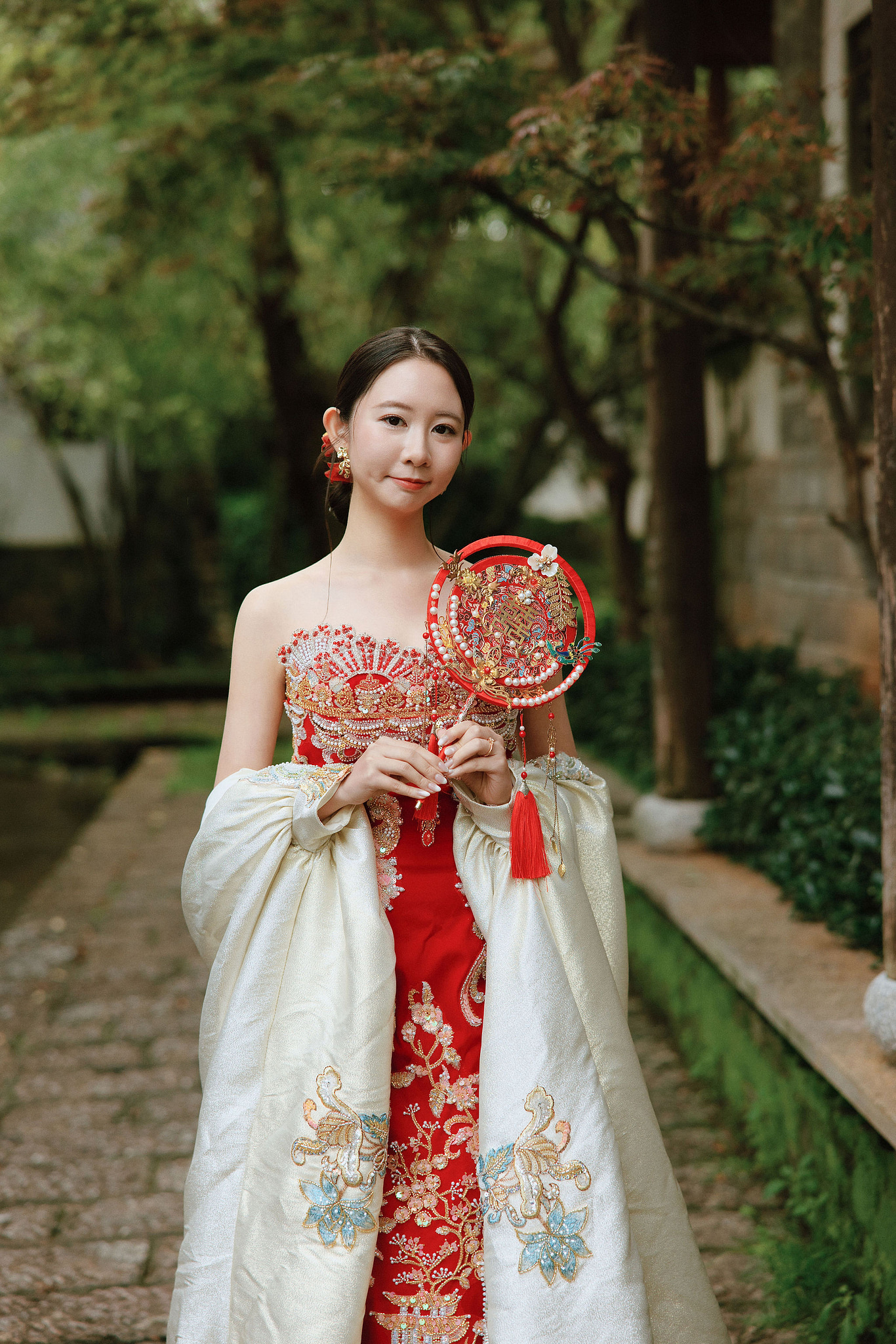 Lijiang, Yunnan Pre-Wedding Photoshoot | Spruce Meadow, Blue Moon Valley, Yulong Snow Mountain & Shuhe Ancient Town at Shuhe Ancient Town pre-wedding photo