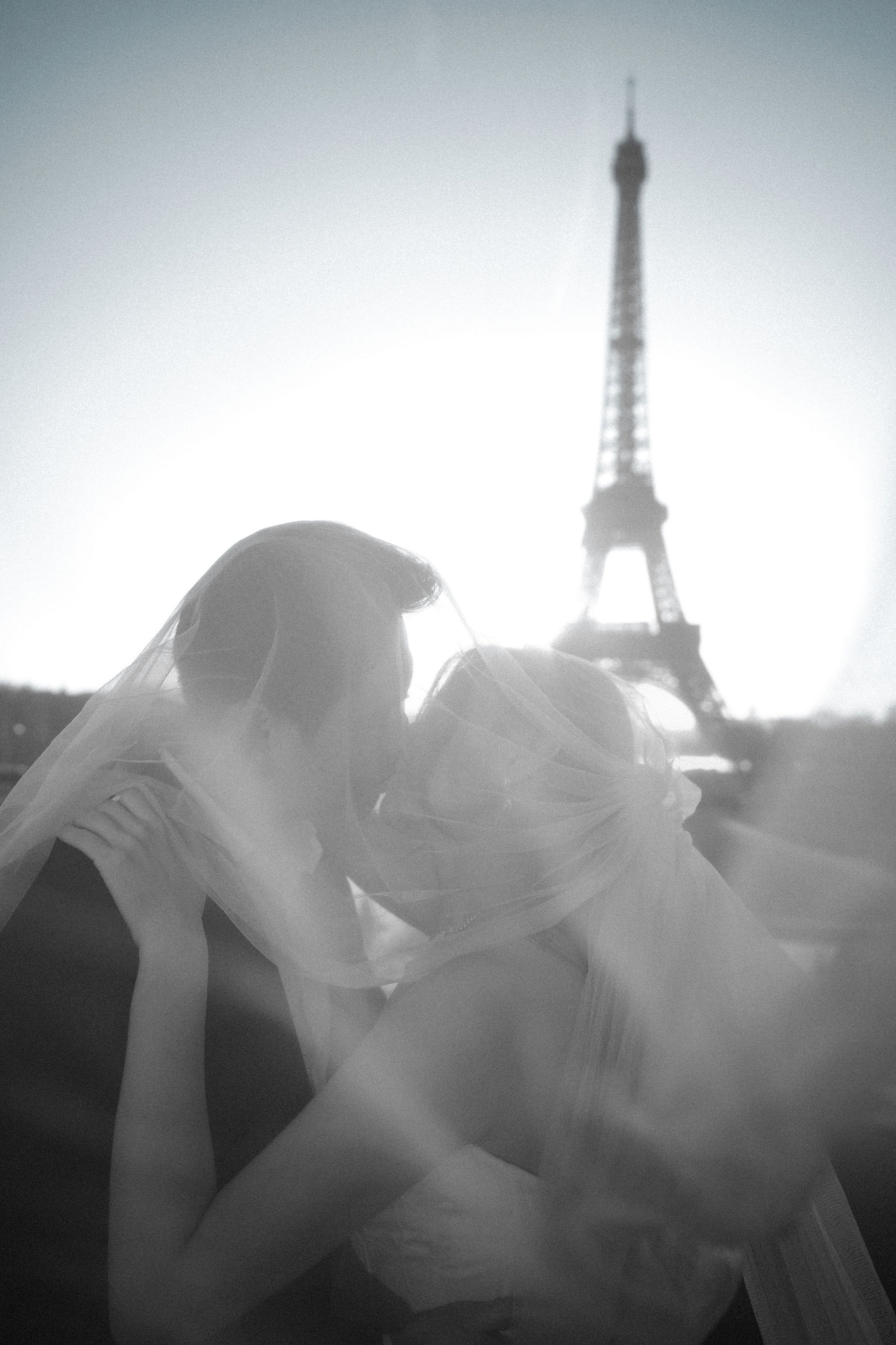 Paris Sunrise Pre-Wedding Photoshoot | Place du Trocadéro, Louvre, Parisian Café & Bir-Hakeim Bridge 巴黎日出婚紗攝影｜特羅卡德羅廣場、羅浮宮、巴黎咖啡館與比爾阿克姆橋 at Place du Trocadéro pre-wedding photo