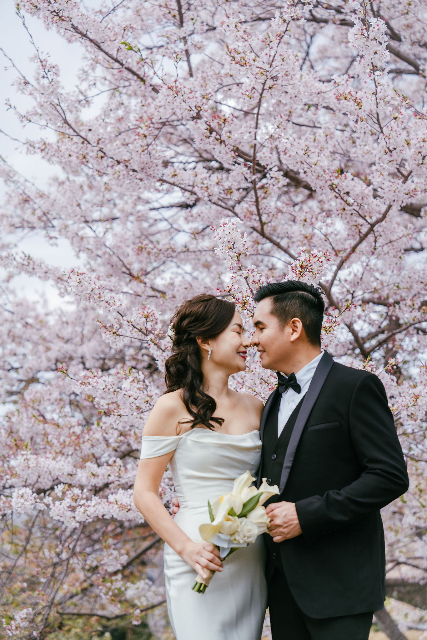Kyoto Pre-Wedding Photoshoot | Gion Canal, Ninenzaka & Mount Wakakusa at Ninenzaka & Yasaka Pagoda pre-wedding photo