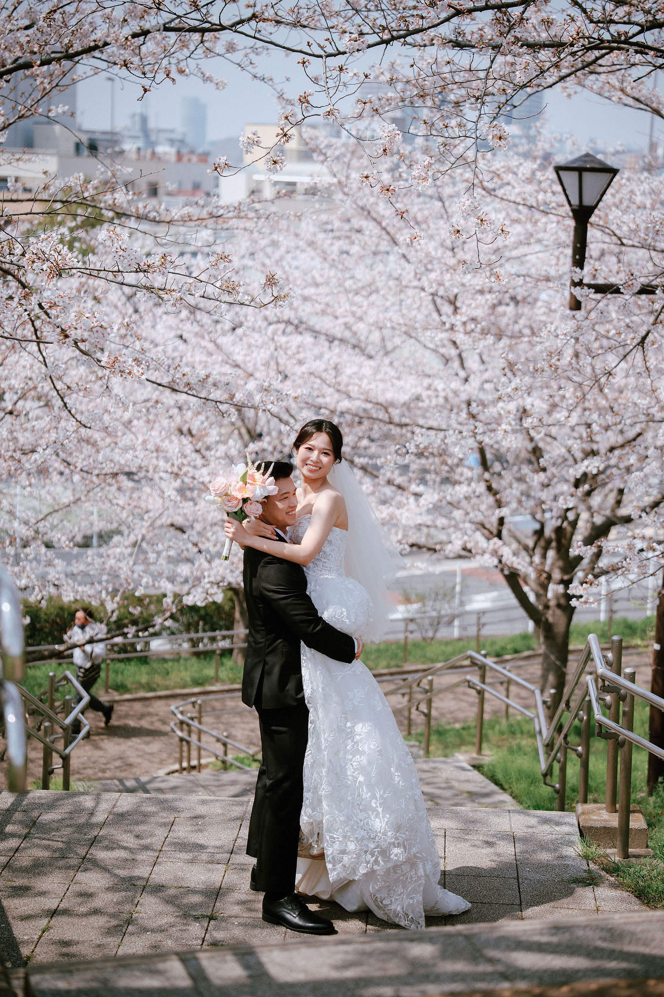 Tokyo & Mt Fuji Pre-Wedding Photoshoot | Senso-Ji Temple, Tokyo Park & Lake Kawaguchiko at Tokyo Park pre-wedding photo