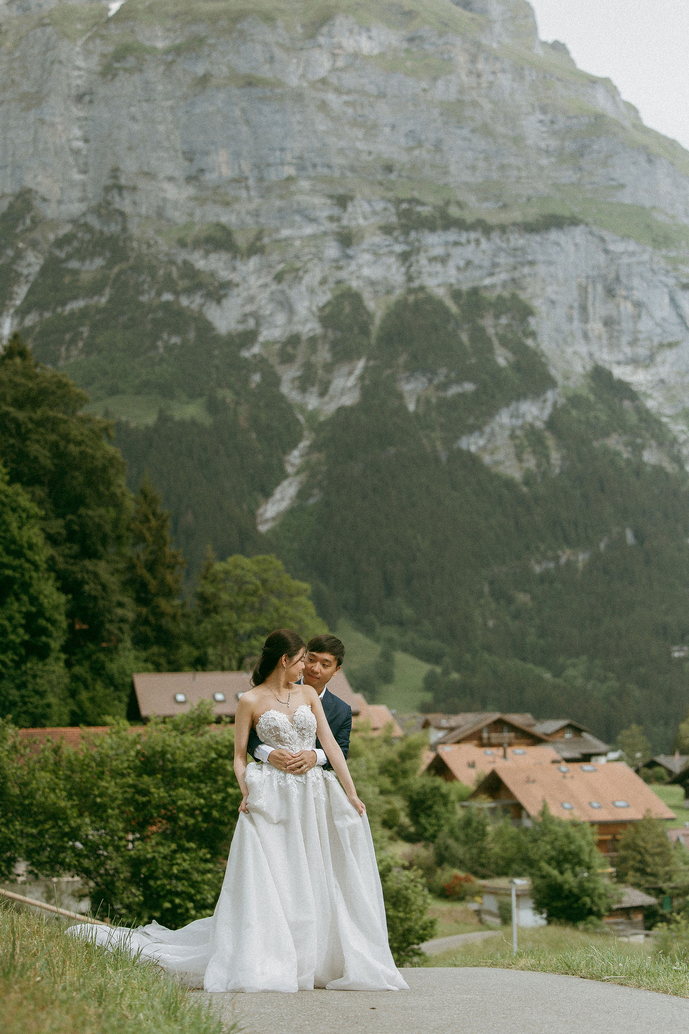 Switzerland Pre-Wedding Photoshoot | Spiez at Spiez pre-wedding photo