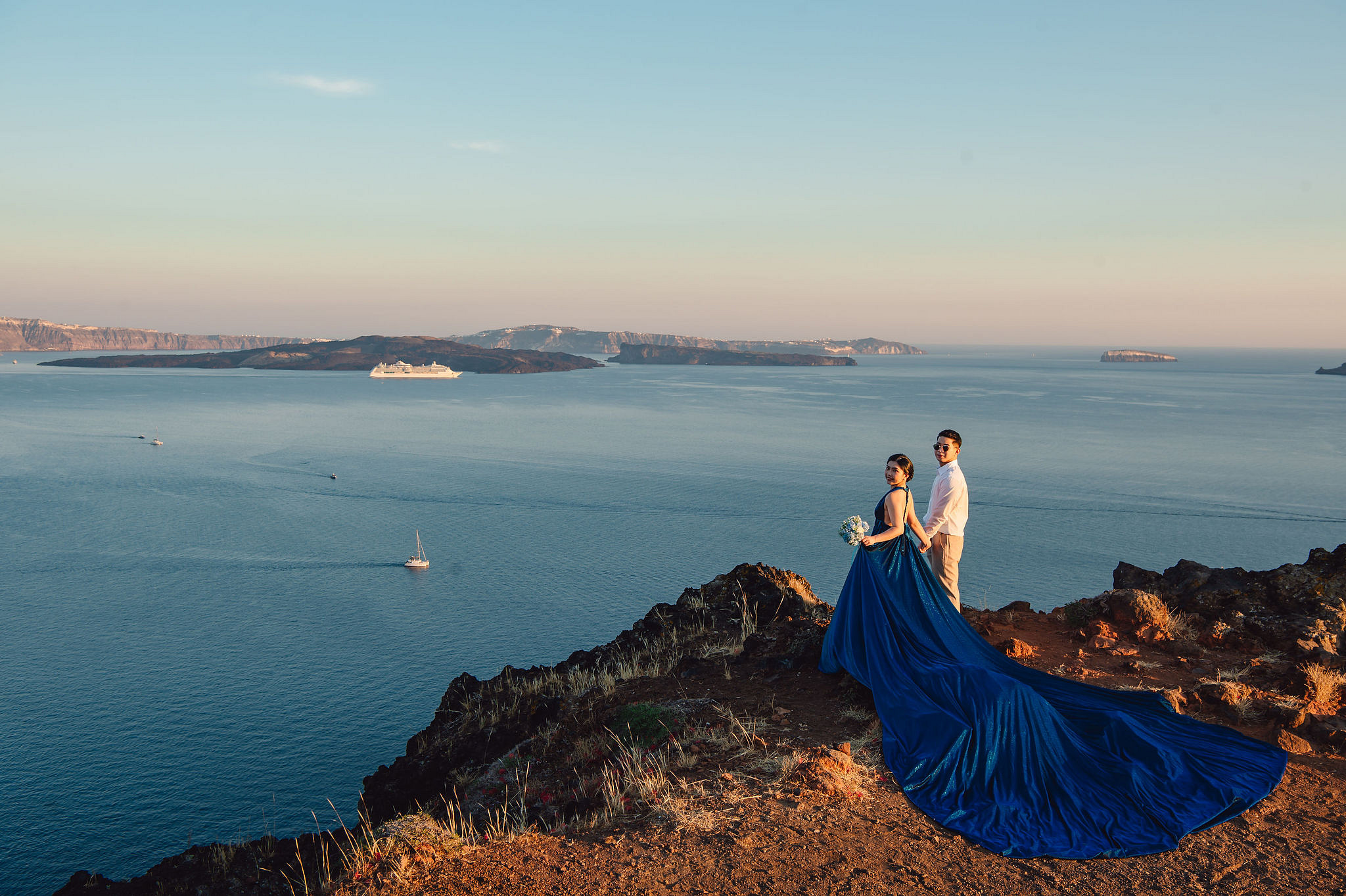Santorini Pre-Wedding Photoshoot | Imerovigli, Firostefani & Finikia at Finikia pre-wedding photo