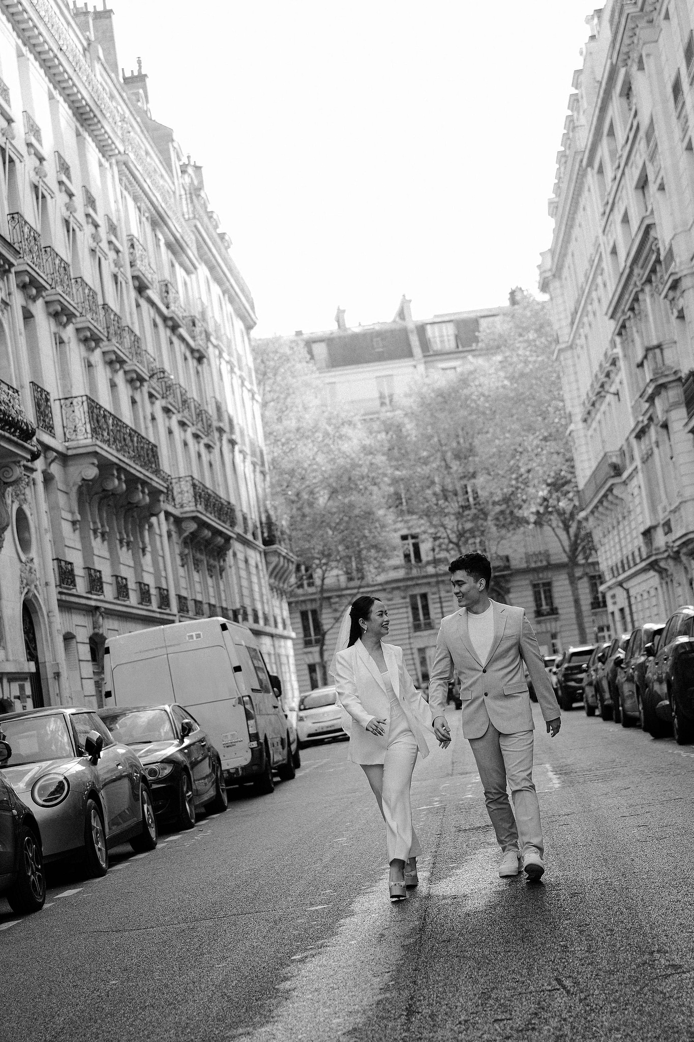 Paris Pre-Wedding Photoshoot | Trocadéro, Vintage Car, Parisian Café, Paris Rooftop & Louvre at Vintage Car pre-wedding photo