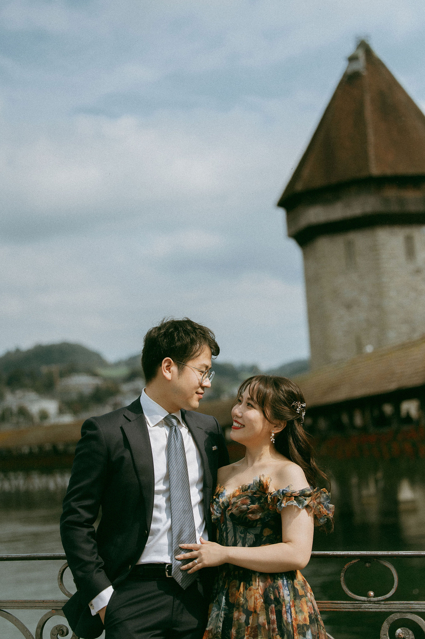 Switzerland Honeymoon Photoshoot Lucerne City Grindelwald First Cliff Lauterbrunnen Village at Lucerne pre-wedding photo