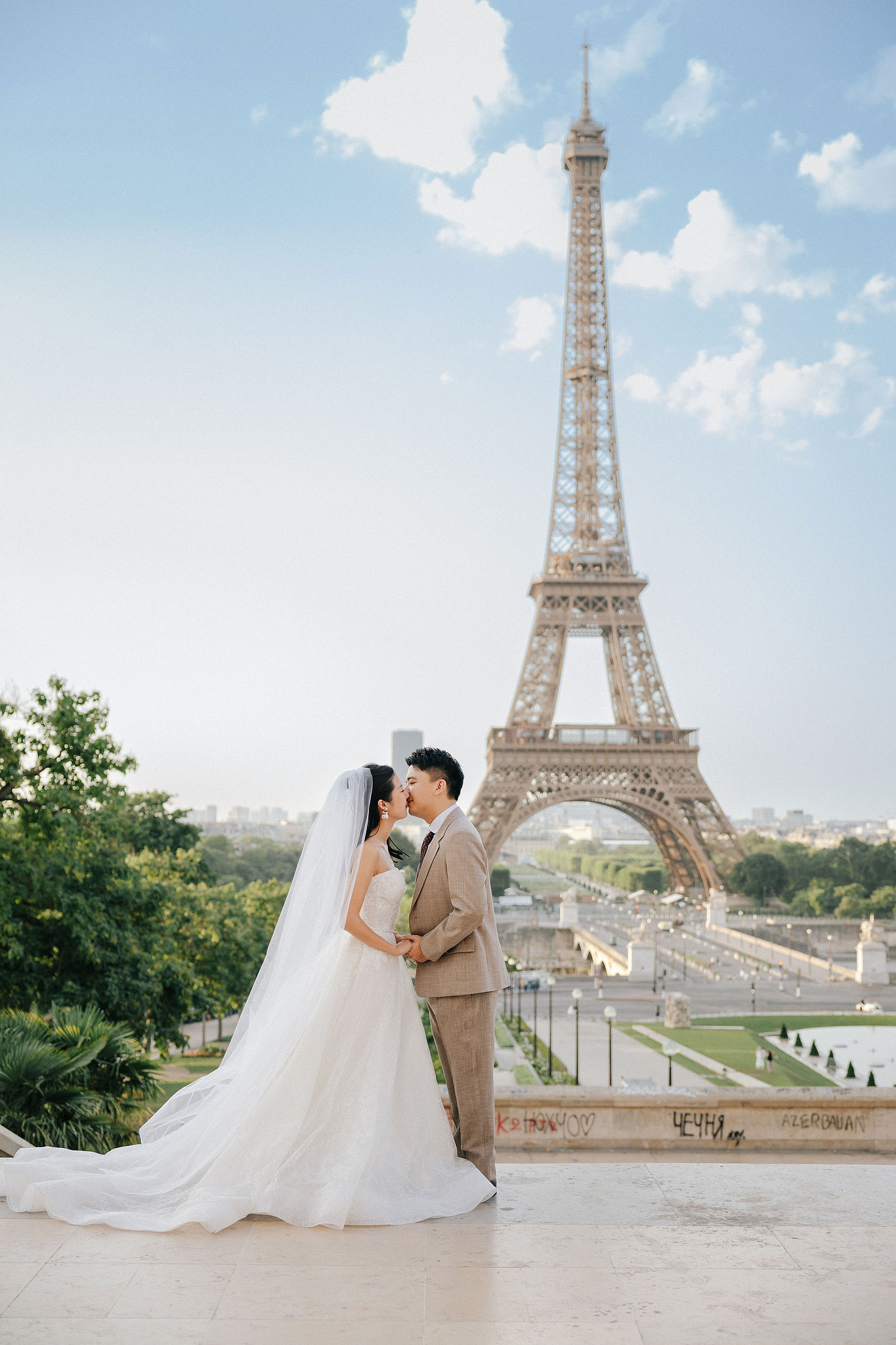 Paris Pre-Wedding Photoshoot | Place du Trocadéro, Bir-Hakeim Bridge & Parisian Streets at Place du Trocadéro pre-wedding photo