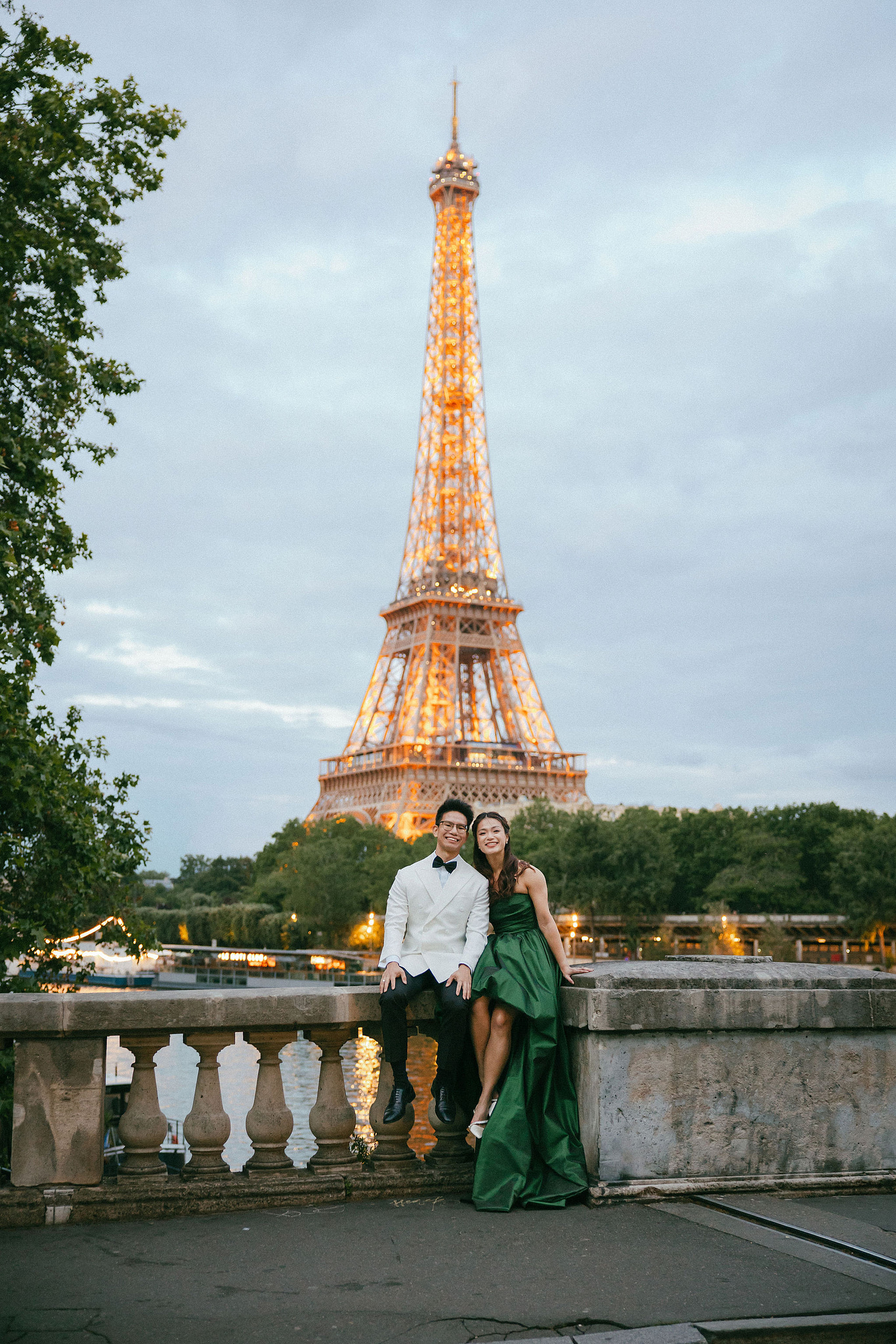 Paris Pre-Wedding Photoshoot | Place du Trocadéro, Luxembourg Gardens, Parisian Café, Louvre & Bir-Hakeim Bridge at Bir-Hakeim Bridge pre-wedding photo