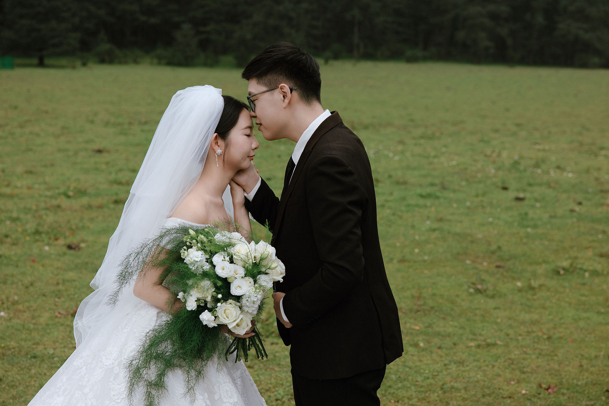 Lijiang, Yunnan Pre-Wedding Photoshoot | Spruce Meadow, Blue Moon Valley, Yulong Snow Mountain & Shuhe Ancient Town at Spruce Meadow pre-wedding photo