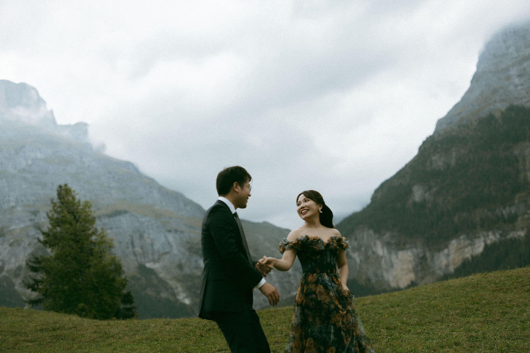 Switzerland Honeymoon Photoshoot Lucerne City Grindelwald First Cliff Lauterbrunnen Village at Grindelwald pre-wedding photo