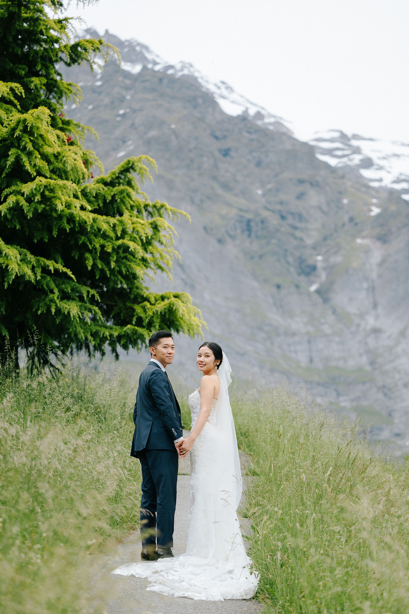 Switzerland Pre-Wedding Photoshoot | Grindelwald Village & Lauterbrunnen & Lake Lungern at Grindelwald Village pre-wedding photo