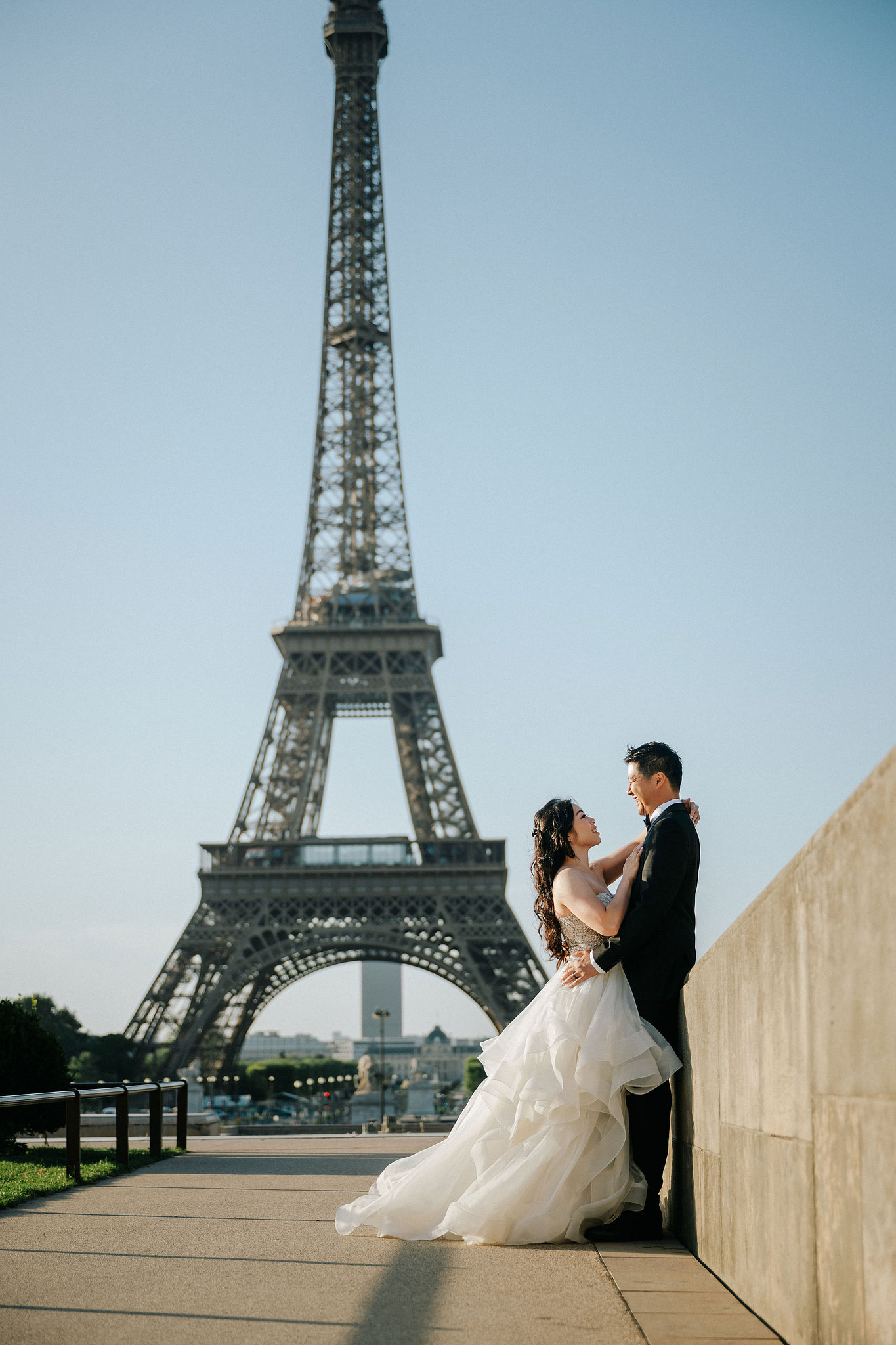 Paris Pre-Wedding Photoshoot | Place du Trocadéro, Port Debilly, Louvre, Parisian Streets & Bir-Hakeim Bridge at Place du Trocadéro pre-wedding photo