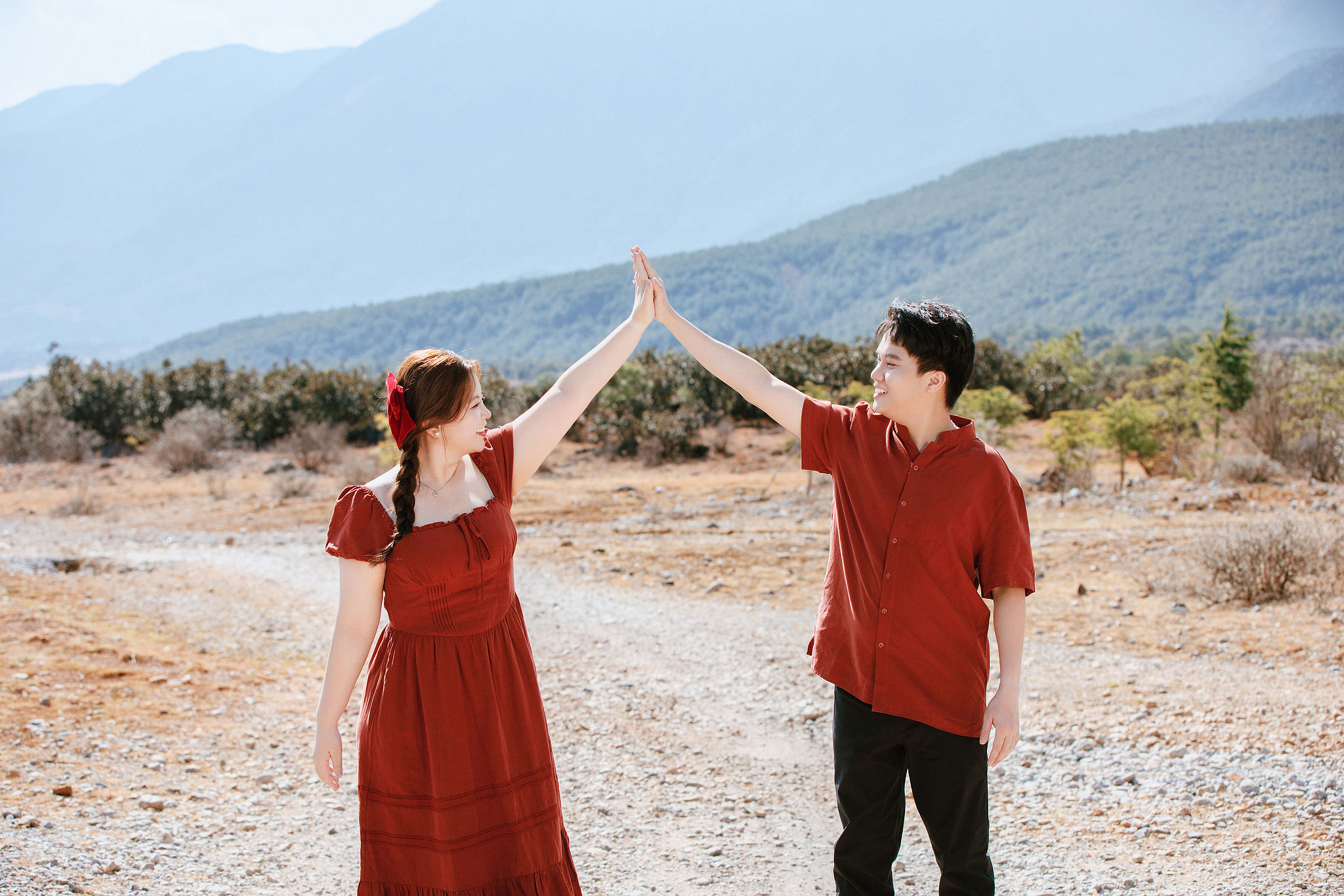 Lijiang Pre-Wedding Photoshoot | Spruce Meadow, Blue Moon Valley & Alpine Lake at Natural Lake pre-wedding photo