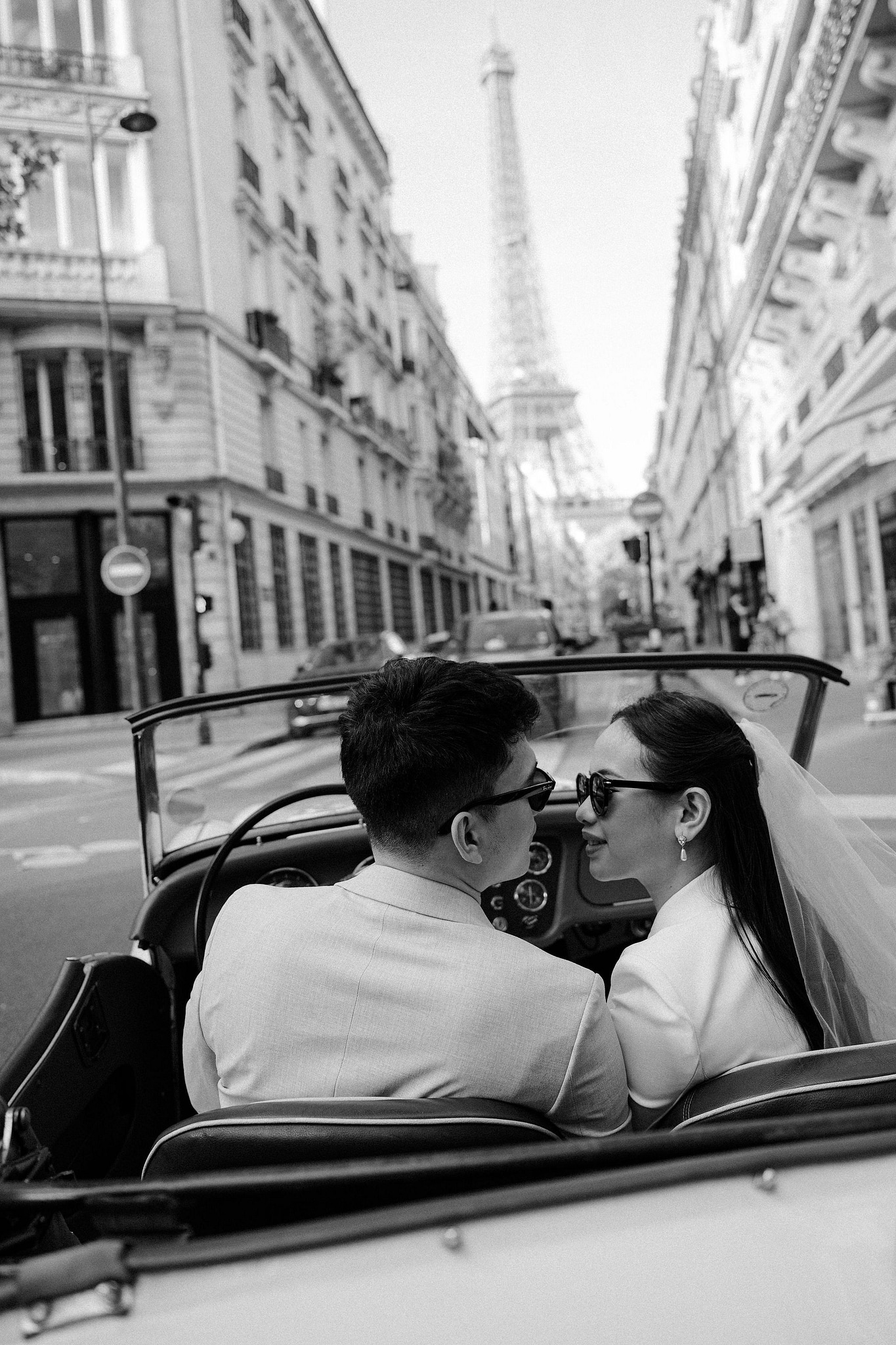 Paris Pre-Wedding Photoshoot | Trocadéro, Vintage Car, Parisian Café, Paris Rooftop & Louvre at Vintage Car pre-wedding photo