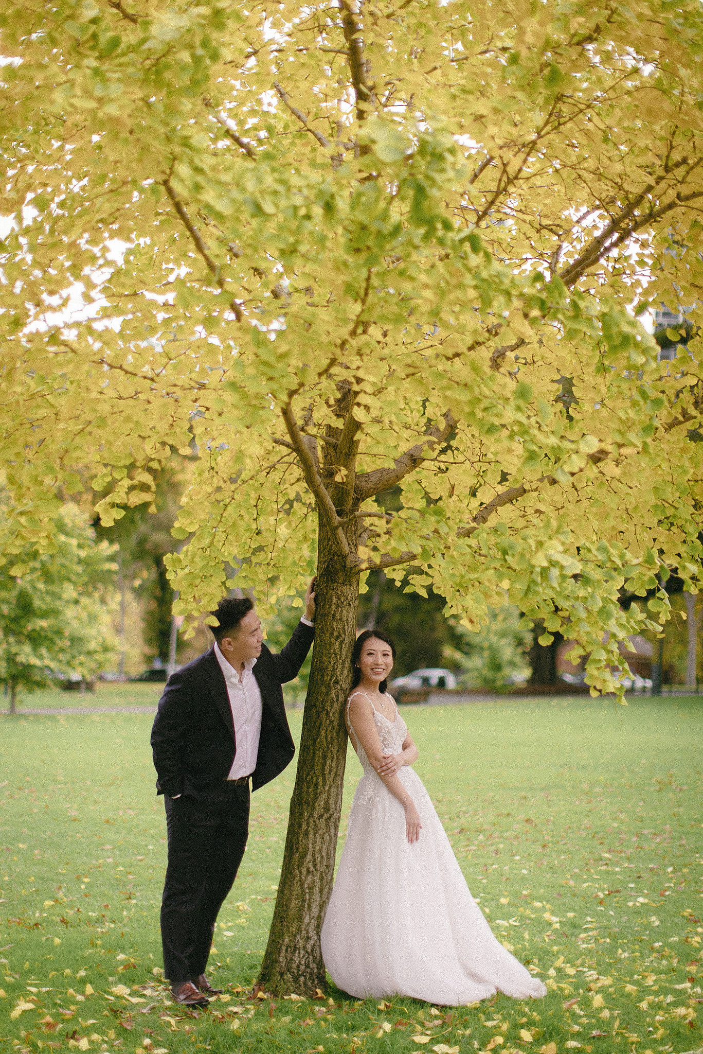 Melbourne Pre-Wedding Photoshoot | Parliament House, Fitzroy Gardens, Melbourne Streets & Half Moon Bay at Fitzroy Gardens pre-wedding photo