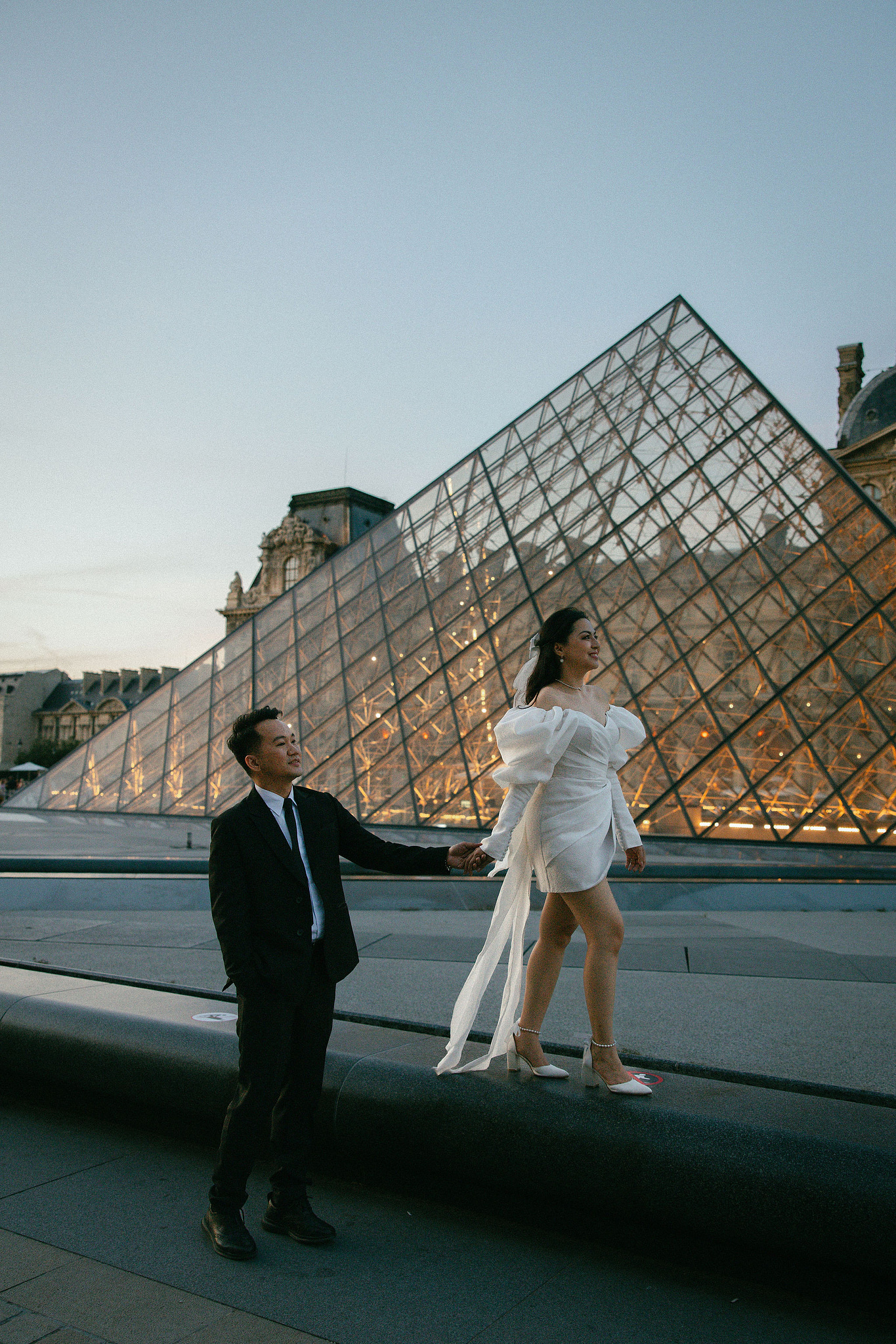 Paris Autumn Pre-Wedding Photoshoot | Avenue de Camoëns, Tuileries Garden, Louvre, Pont Alexandre III & Bir-Hakeim Bridge at Louvre pre-wedding photo