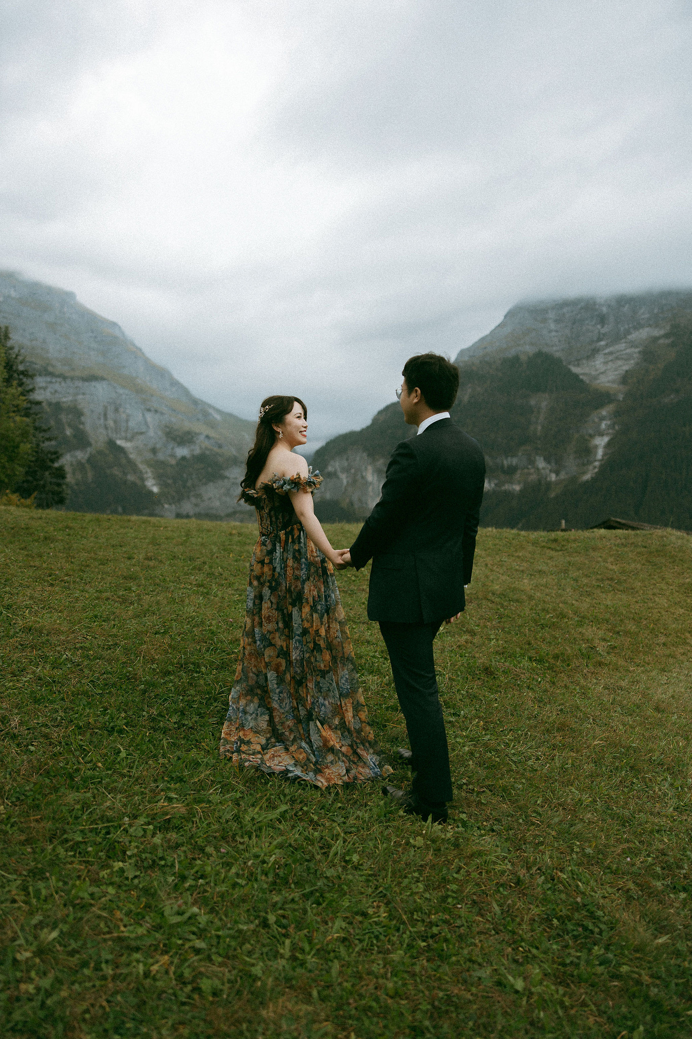 Switzerland Honeymoon Photoshoot Lucerne City Grindelwald First Cliff Lauterbrunnen Village at Grindelwald pre-wedding photo