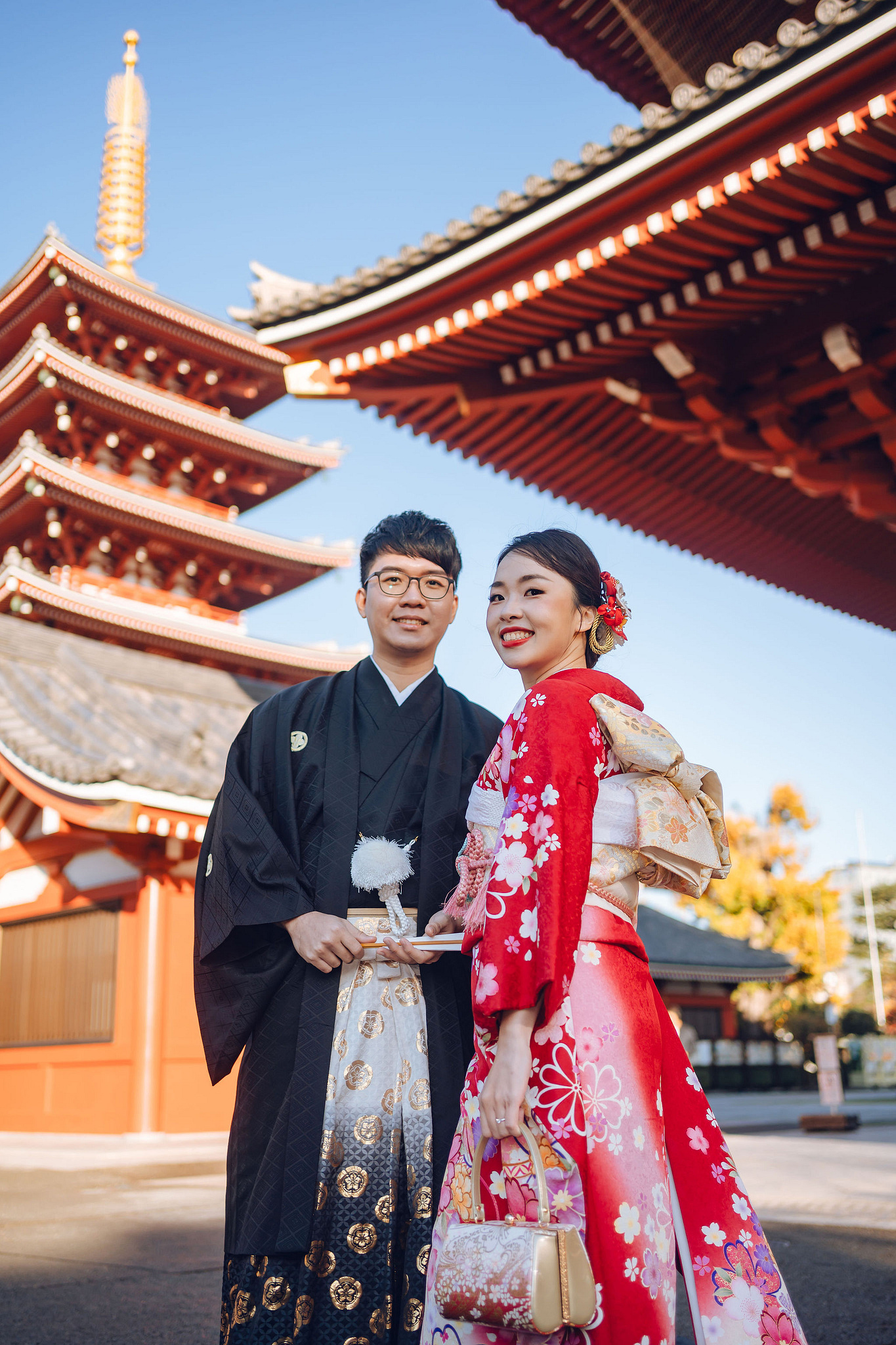 Tokyo & Mt Fuji Pre-Wedding Photoshoot | Asakusa Temple, Maple Corridor, Susuki Fields & Lake Kawaguchiko at Asakusa Temple pre-wedding photo