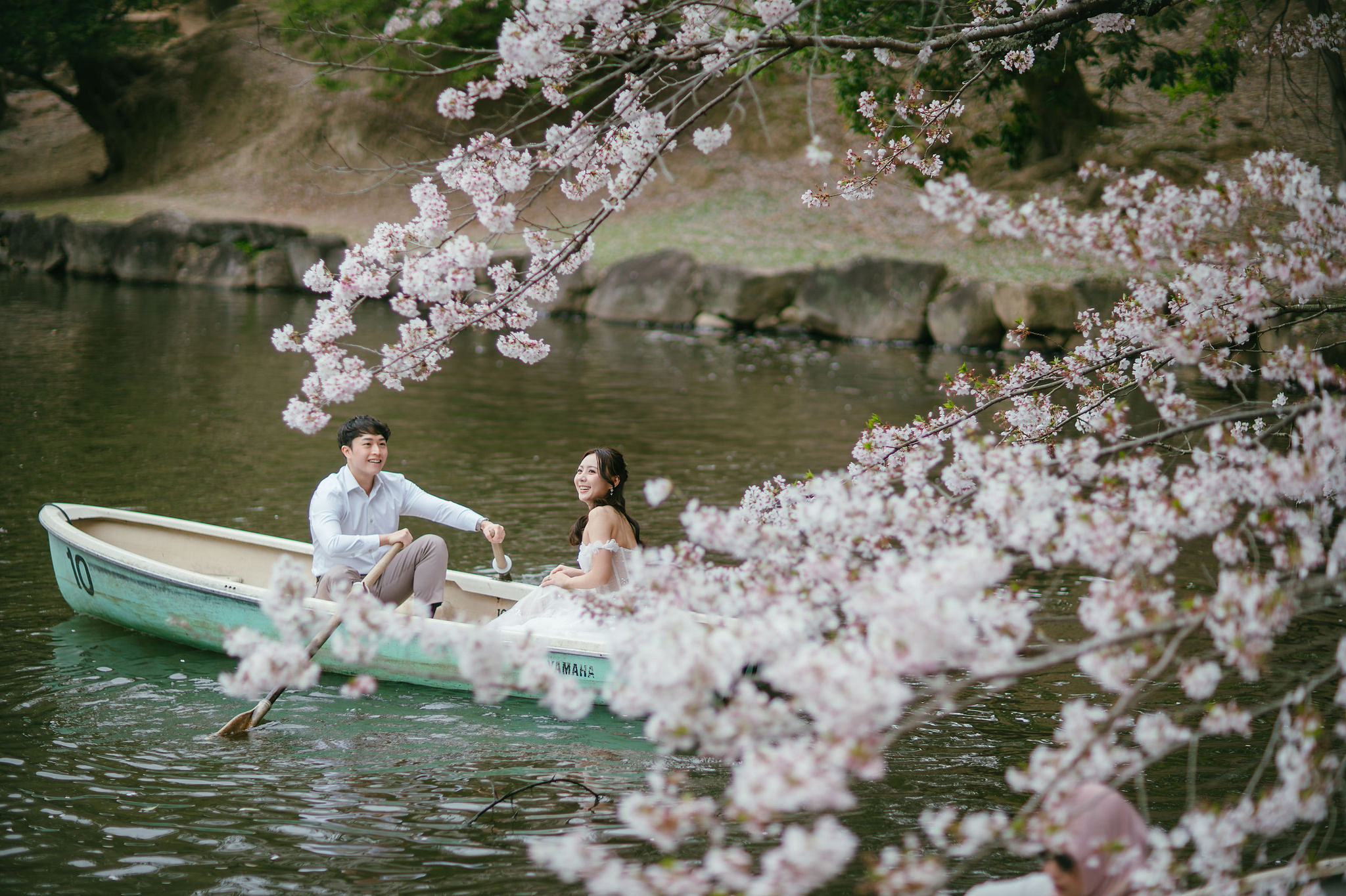 Kyoto Pre-Wedding Photoshoot | Fushimi Inari, Nara Deer Park & Mt. Wakakusa at Nara Deer Park pre-wedding photo