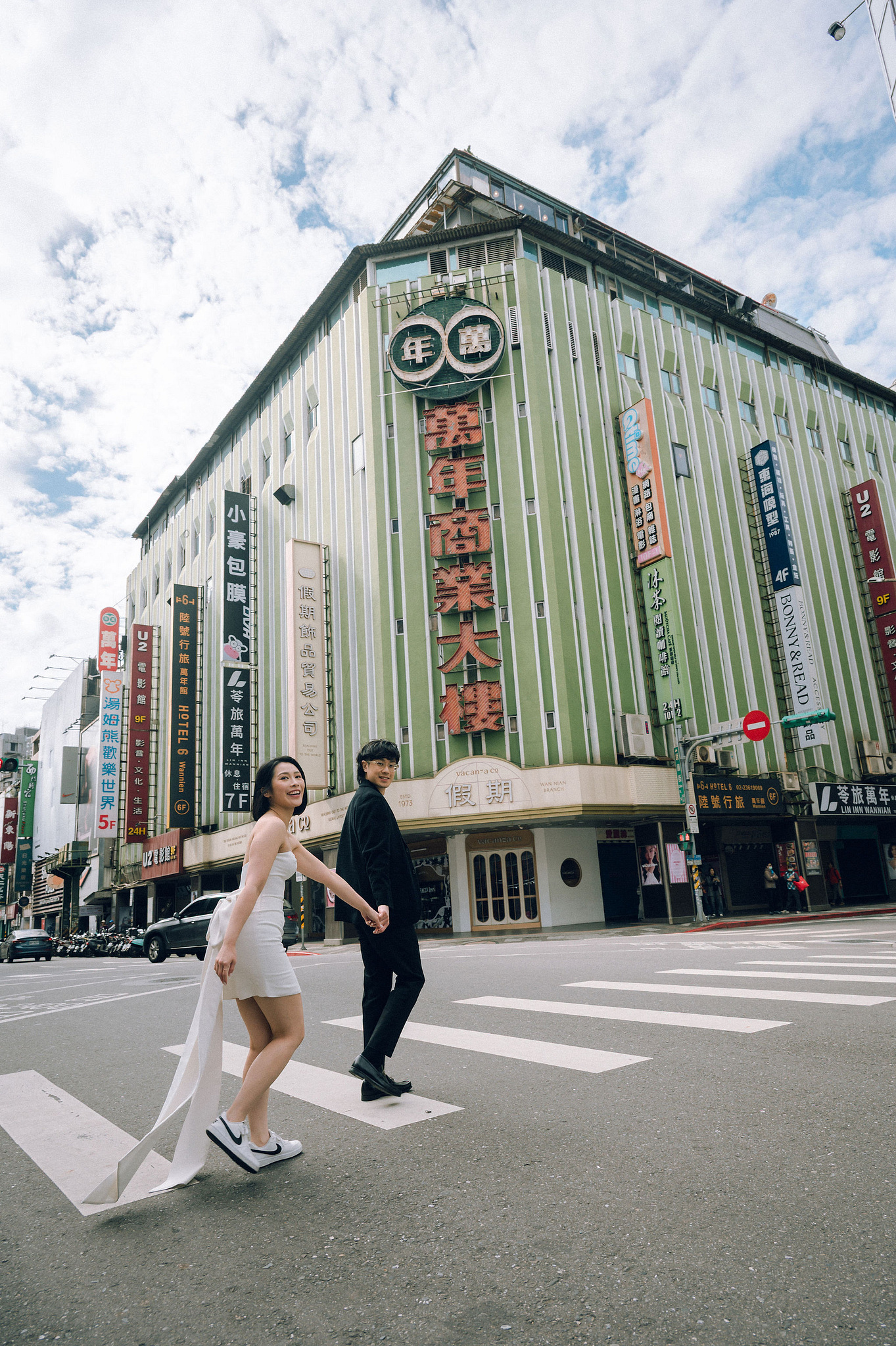 Taiwan Pre-Wedding Photoshoot | Ximending, Lengshuikeng & Jiufen at Ximending pre-wedding photo