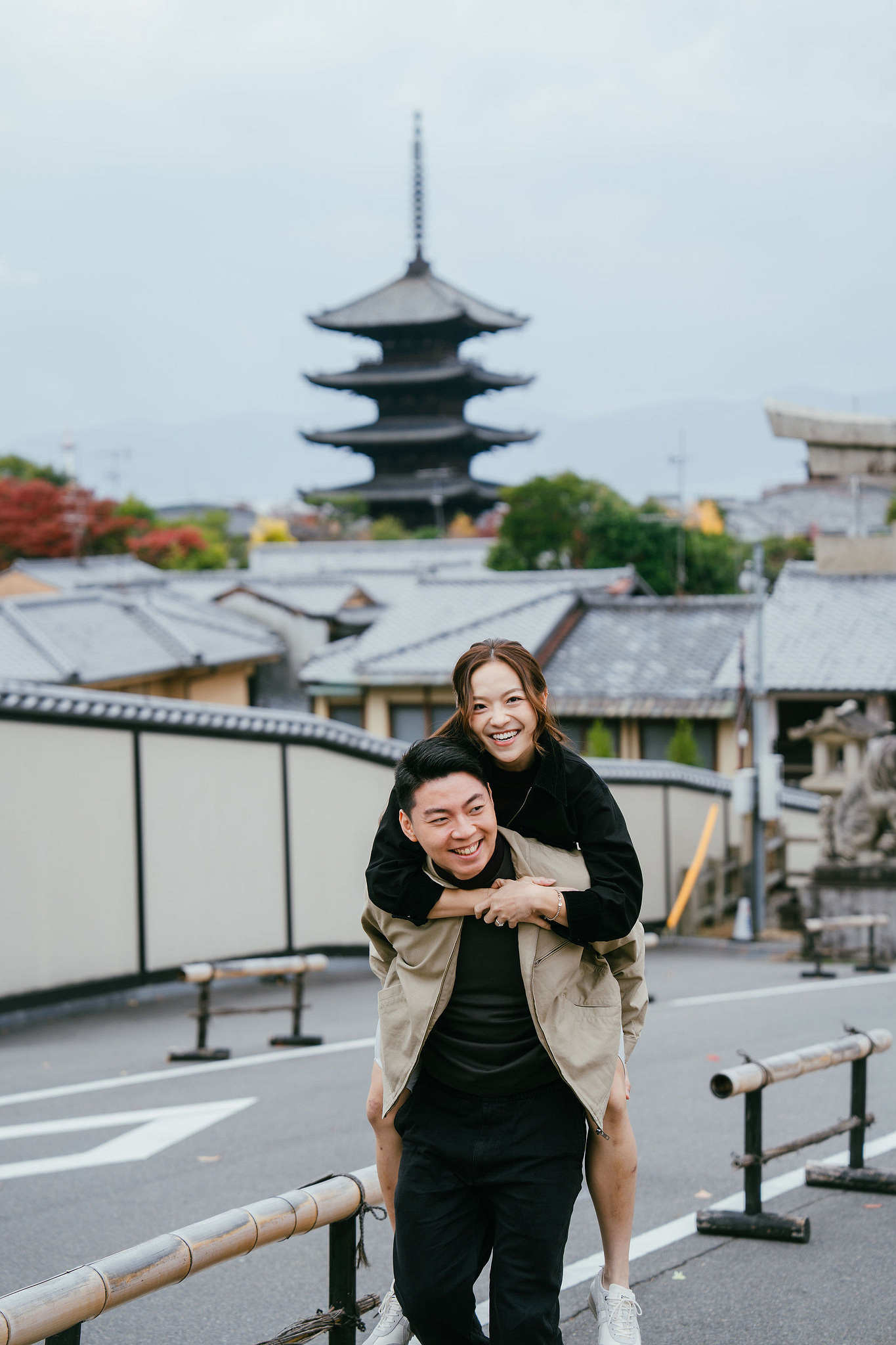 Kyoto Pre-Wedding Photoshoot | Ninenzaka, Nara Deer Park & Mt. Wakakusa at Ninenzaka pre-wedding photo