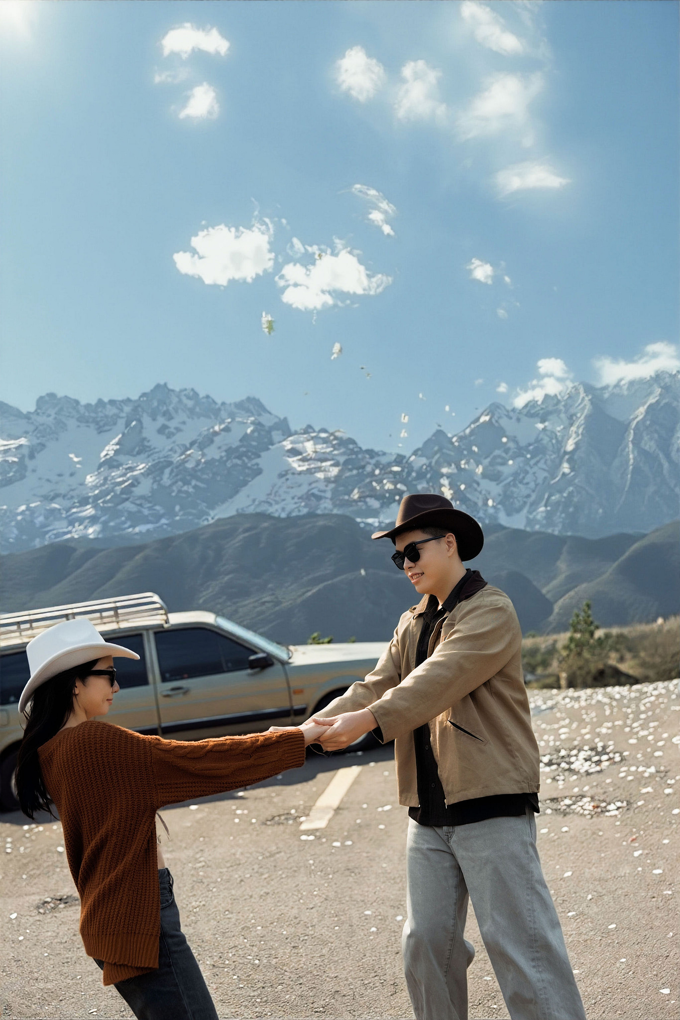 Lijiang, Yunnan Pre-Wedding Photoshoot | Spruce Meadow, Blue Moon Valley, Yulong Snow Mountain & Shuhe Ancient Town at Yulong Snow Mountain pre-wedding photo