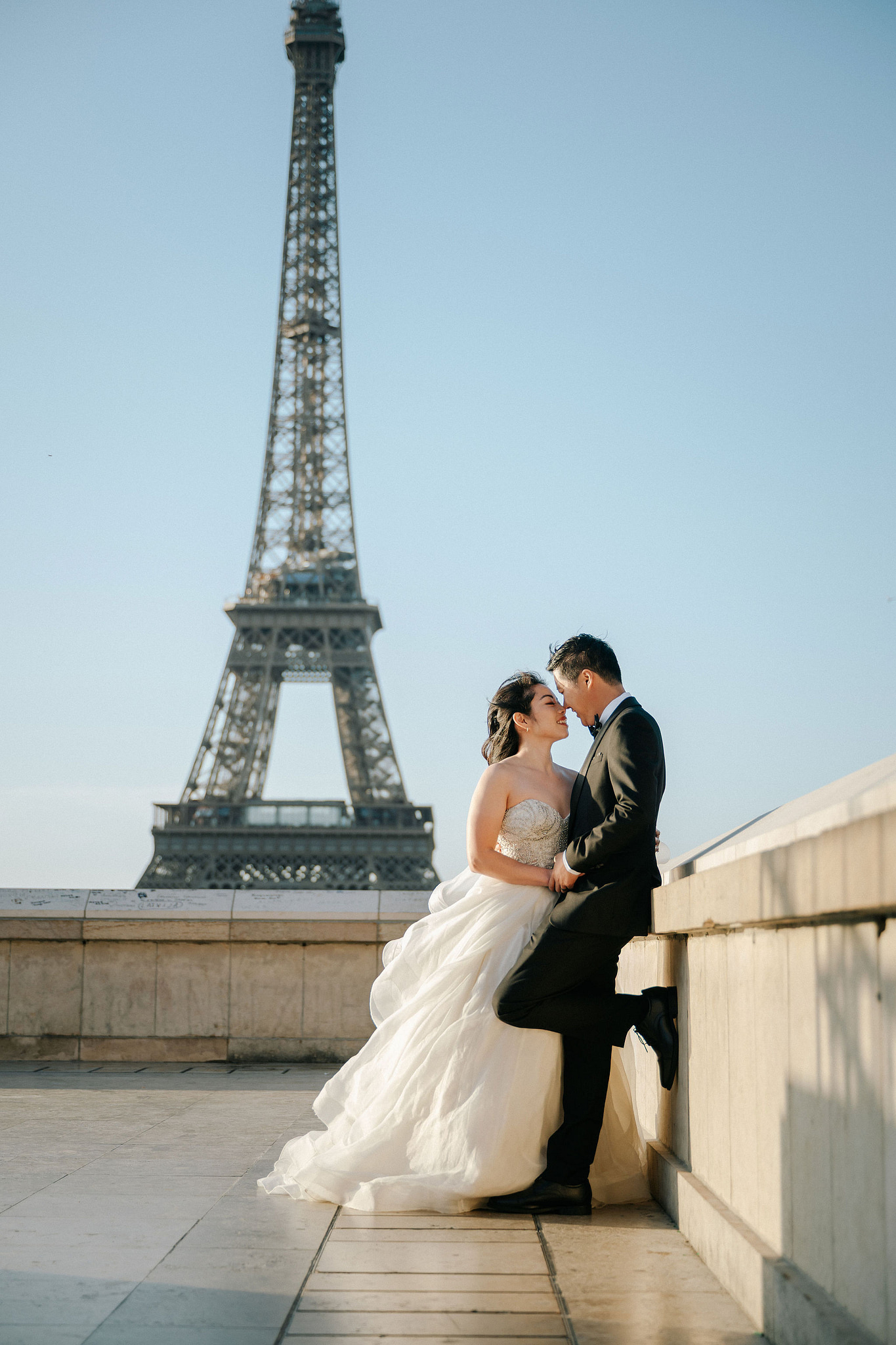 Paris Pre-Wedding Photoshoot | Place du Trocadéro, Port Debilly, Louvre, Parisian Streets & Bir-Hakeim Bridge at Place du Trocadéro pre-wedding photo