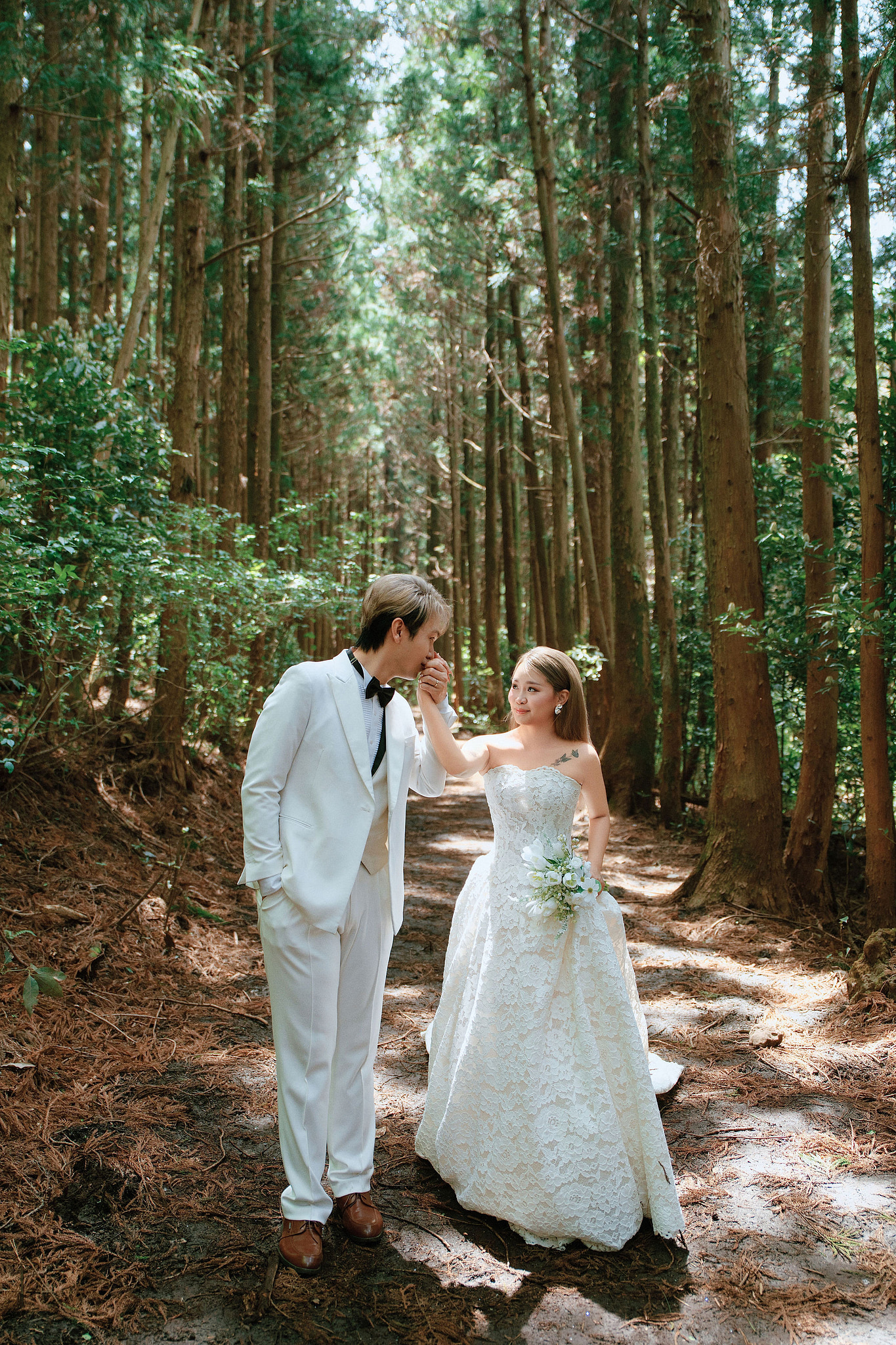 Jeju Pre-Wedding Photoshoot | Sangye-dong Forest, Yerae Ecological Park & Hyeopjae Beach at Sangye-dong Forest pre-wedding photo