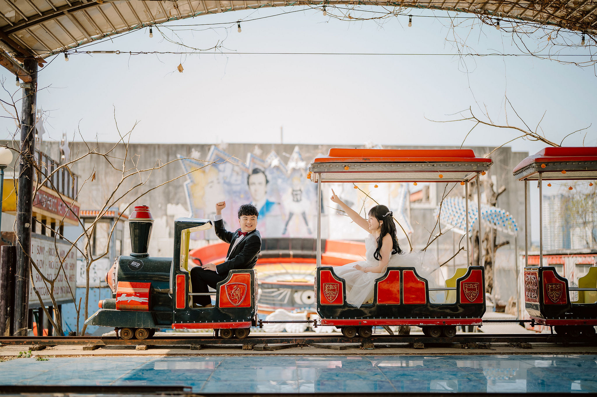 Seoul Pre-Wedding Photoshoot | Yongma Land, Seoul Forest & Namsangol Hanok Village at Yongma Land Amusement Park pre-wedding photo