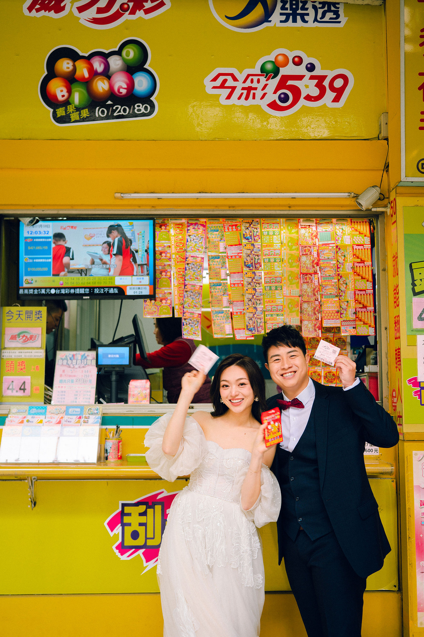 Taiwan Pre-Wedding Photoshoot | Dadaocheng, Nanjing Road & Huaxi Street at Dadaocheng pre-wedding photo