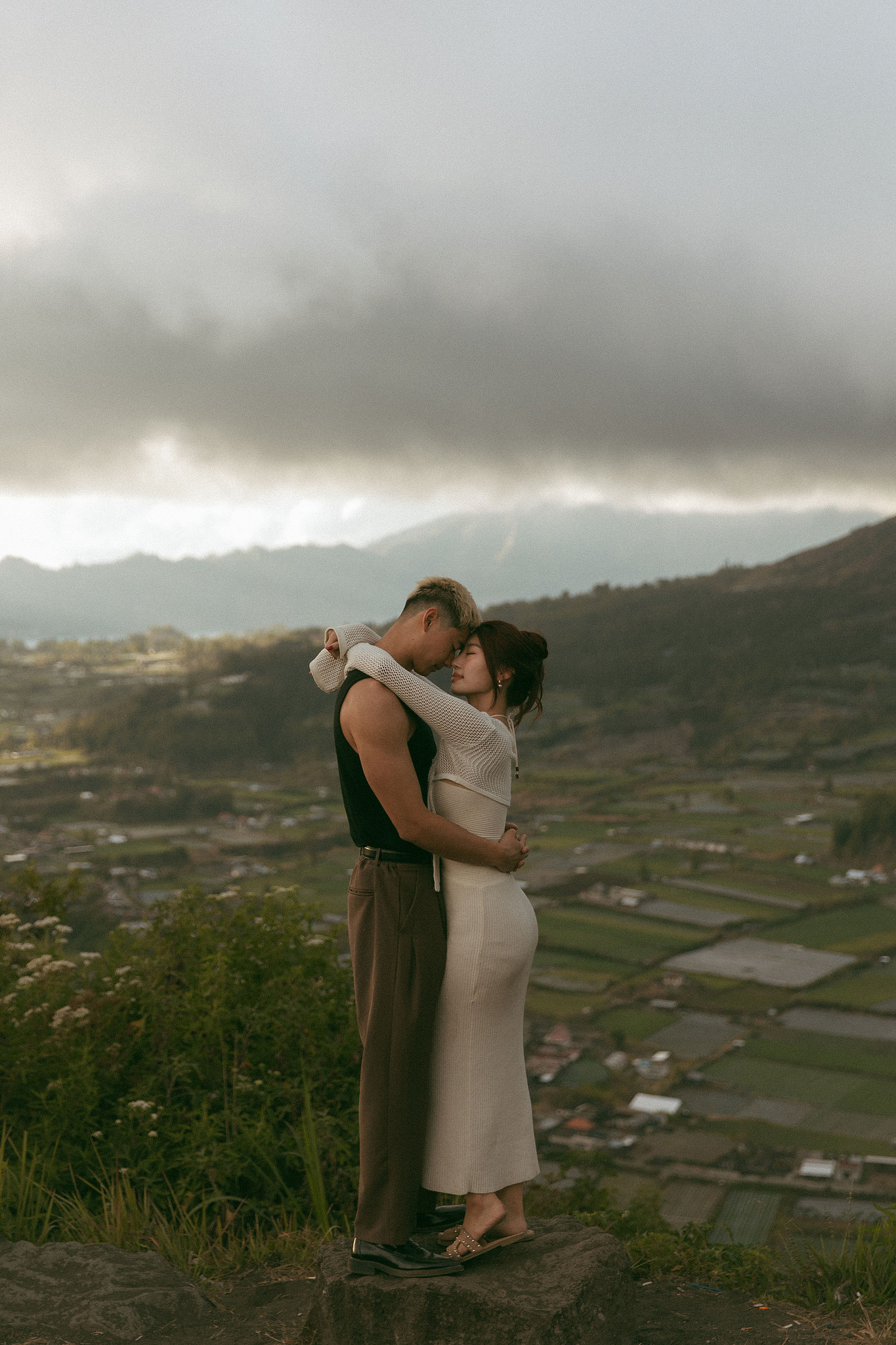 Bali Pre-Wedding Photoshoot | Mt. Batur Pinggan Village, Gelato Diner & Black Sand Beach at Mt. Batur - Pinggan Village   pre-wedding photo