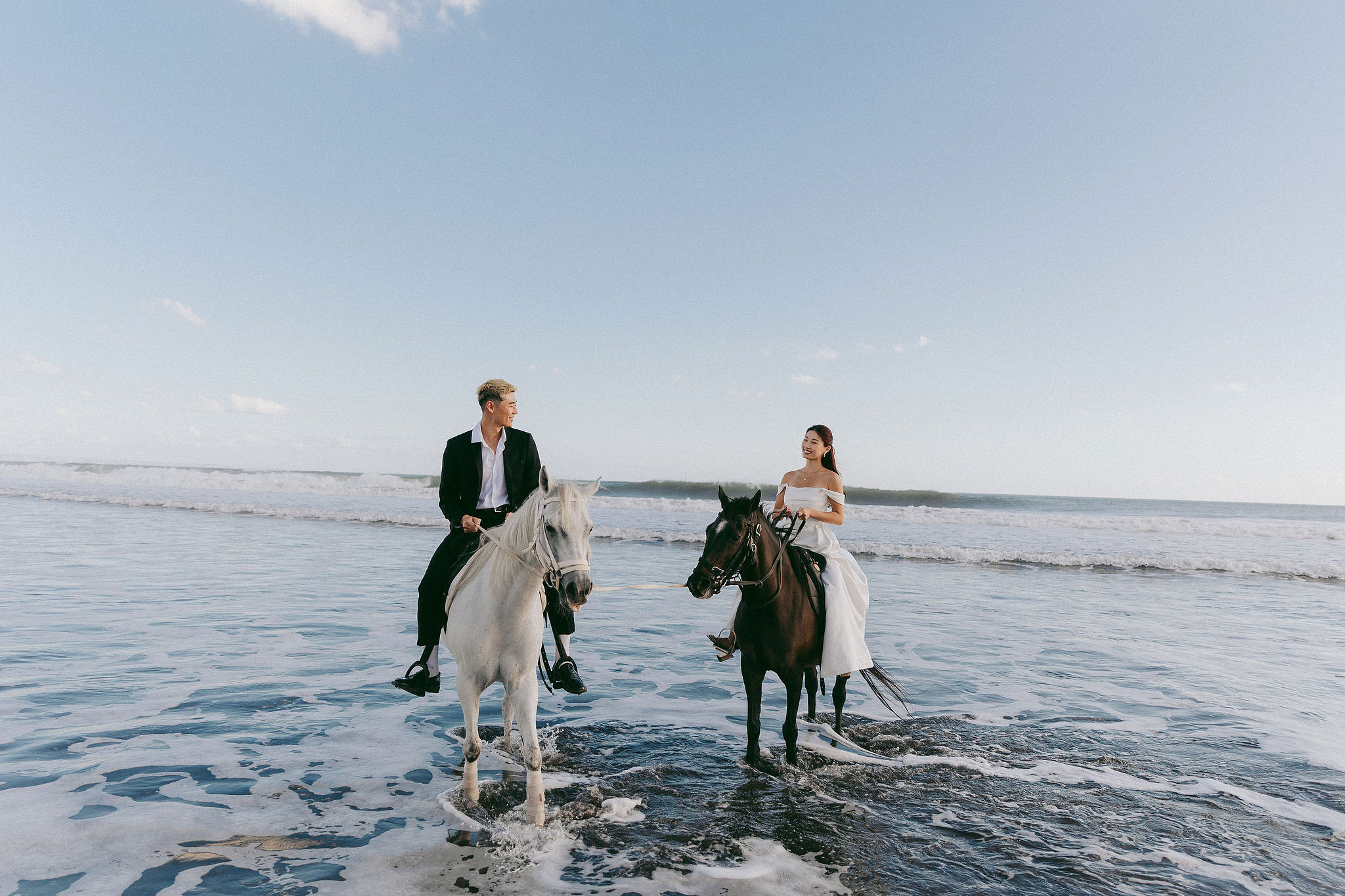 Bali Pre-Wedding Photoshoot | Mt. Batur Pinggan Village, Gelato Diner & Black Sand Beach at Beach   pre-wedding photo