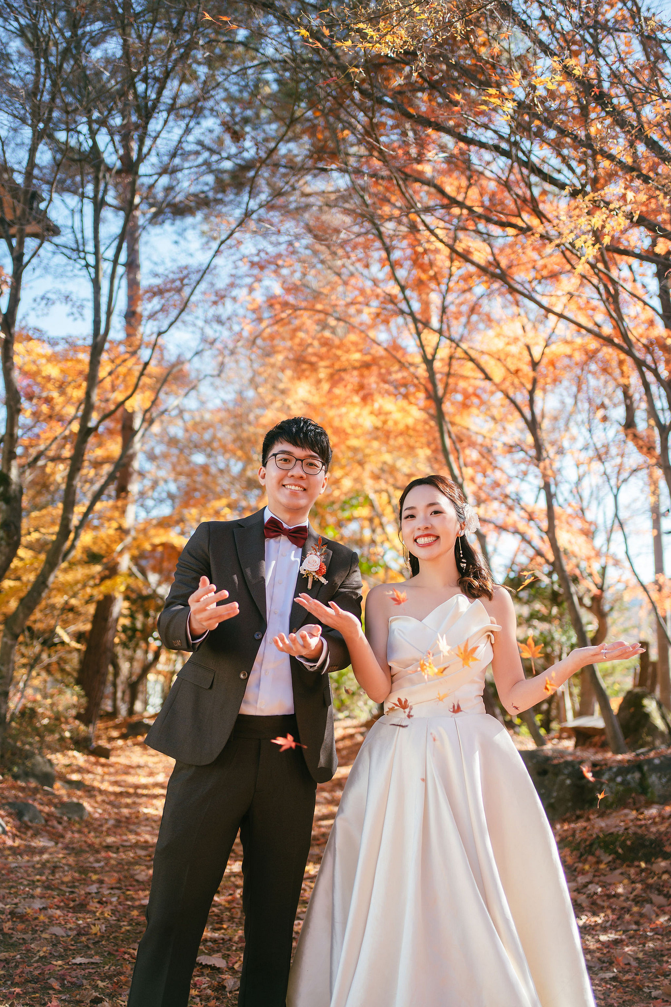Tokyo & Mt Fuji Pre-Wedding Photoshoot | Asakusa Temple, Maple Corridor, Susuki Fields & Lake Kawaguchiko at Maple Corridor pre-wedding photo