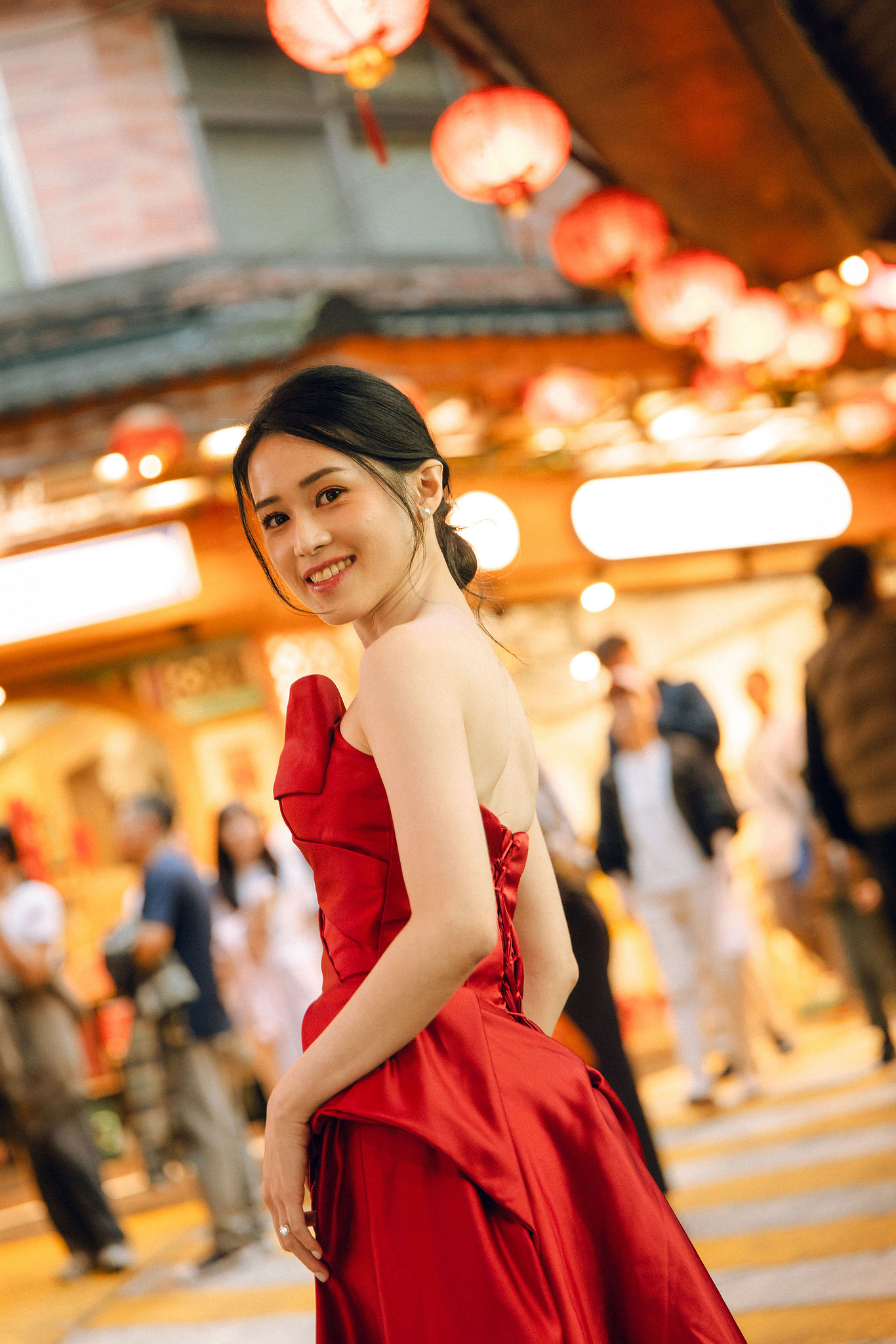 Taiwan Pre-Wedding Photoshoot | Dadaocheng, Shifen & Jiufen at Jiufen pre-wedding photo