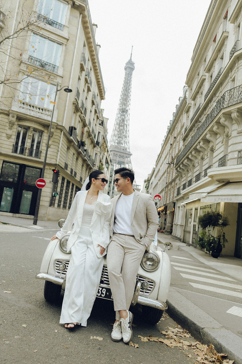 Paris Pre-Wedding Photoshoot with Eiﬀel Tower Louvre Museum Parisian Cafe Vintage Car Rooftop Night at Parisian Streets pre-wedding photo