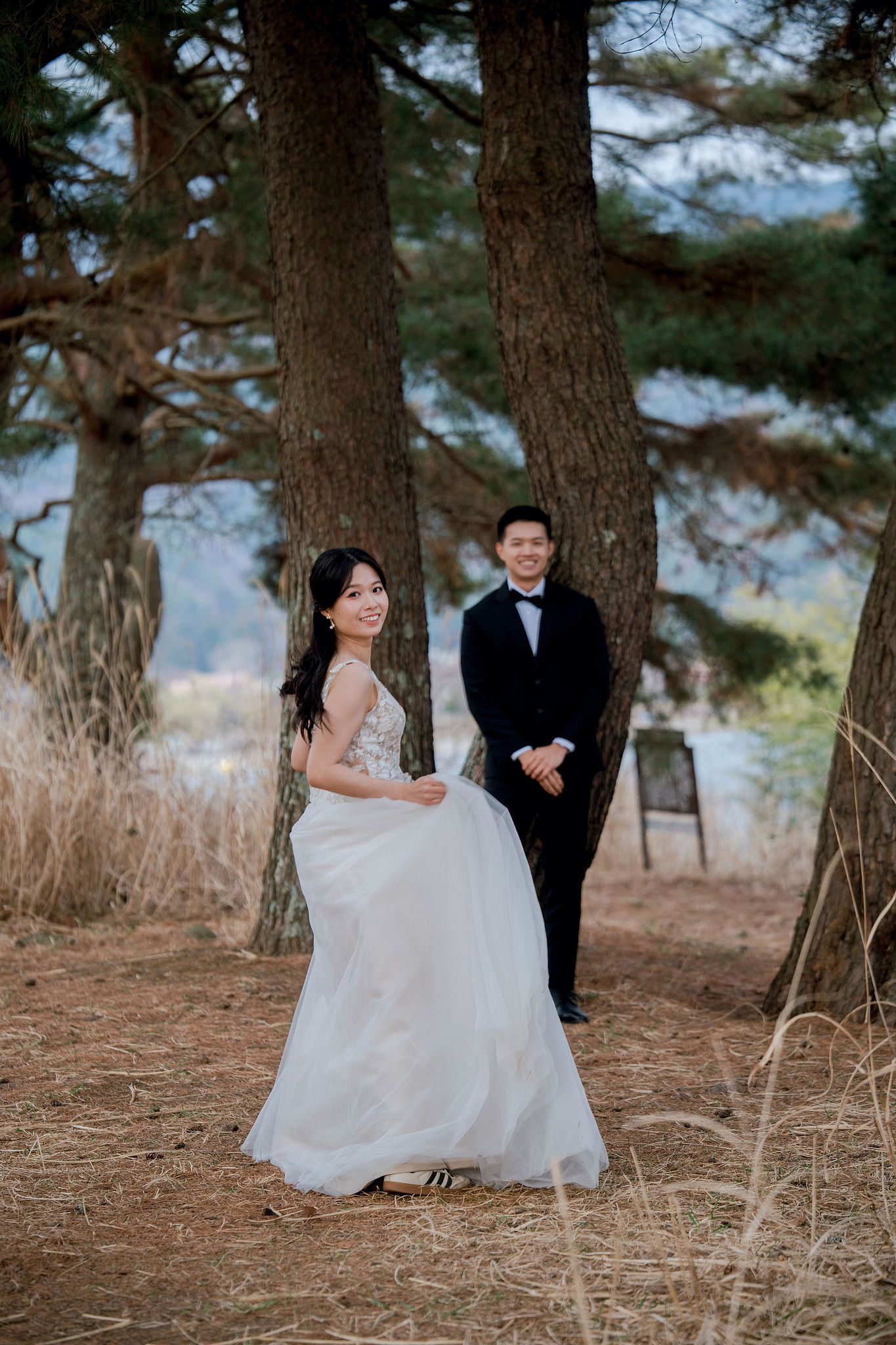 Tokyo & Mt Fuji Pre-Wedding Photoshoot | Senso-Ji Temple, Tokyo Park & Lake Kawaguchiko at Lake Kawaguchiko pre-wedding photo