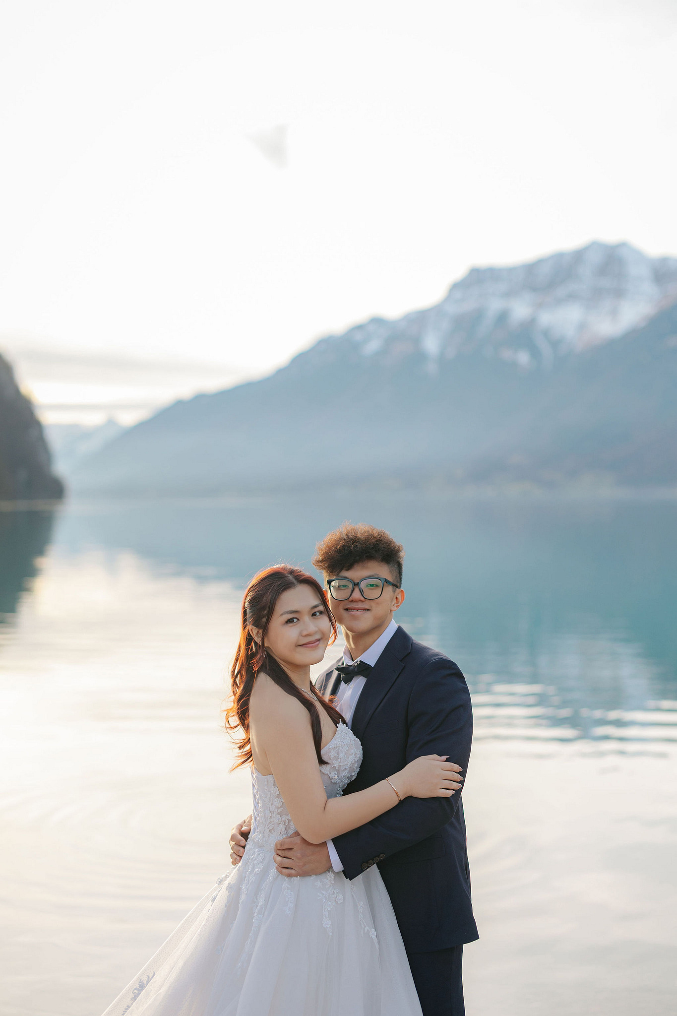 Switzerland Pre-Wedding Photoshoot | Lauterbrunnen, Grindelwald First & Lake Brienz at Lake Brienz pre-wedding photo