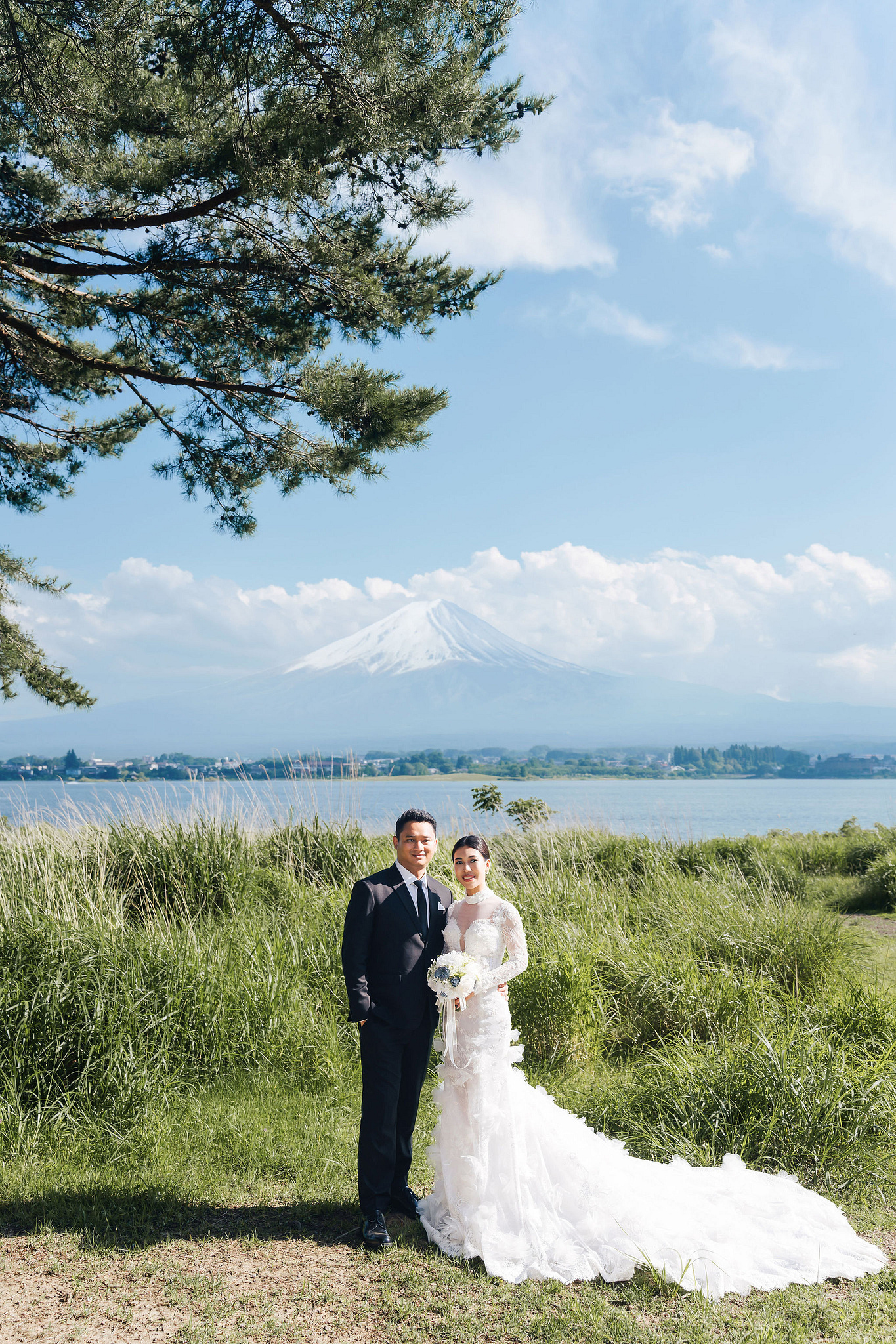 Mt. Fuji & Tokyo Pre-Wedding Photoshoot | Chureito Pagoda, Lake Kawaguchiko & Shinjuku at Lake Kawaguchiko pre-wedding photo