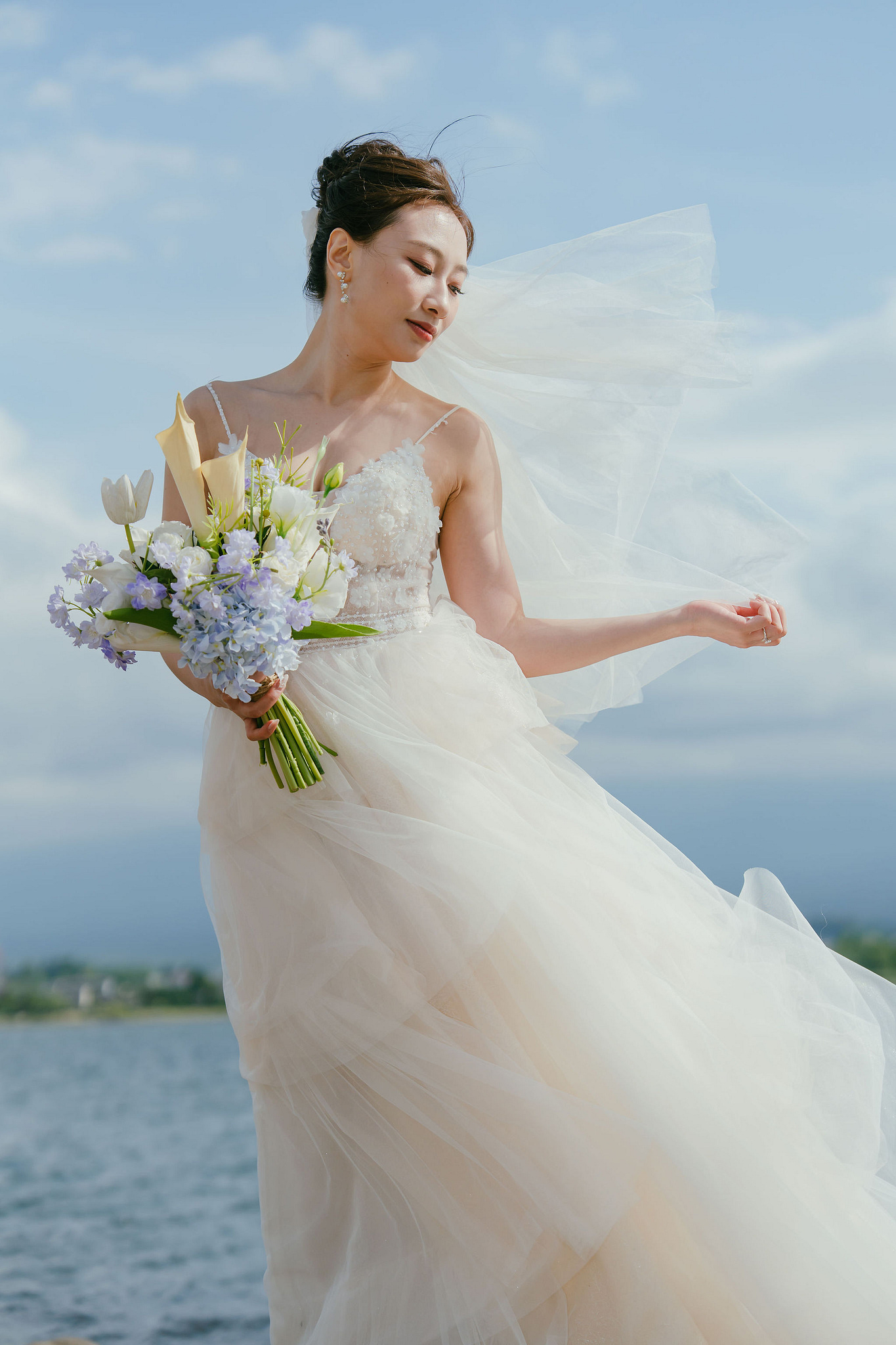 Mt. Fuji Pre-Wedding Photoshoot | Mt. Fuji Village, Oishi Park, Lake Kawaguchiko & Mt. Fuji Park at Lake Kawaguchiko pre-wedding photo