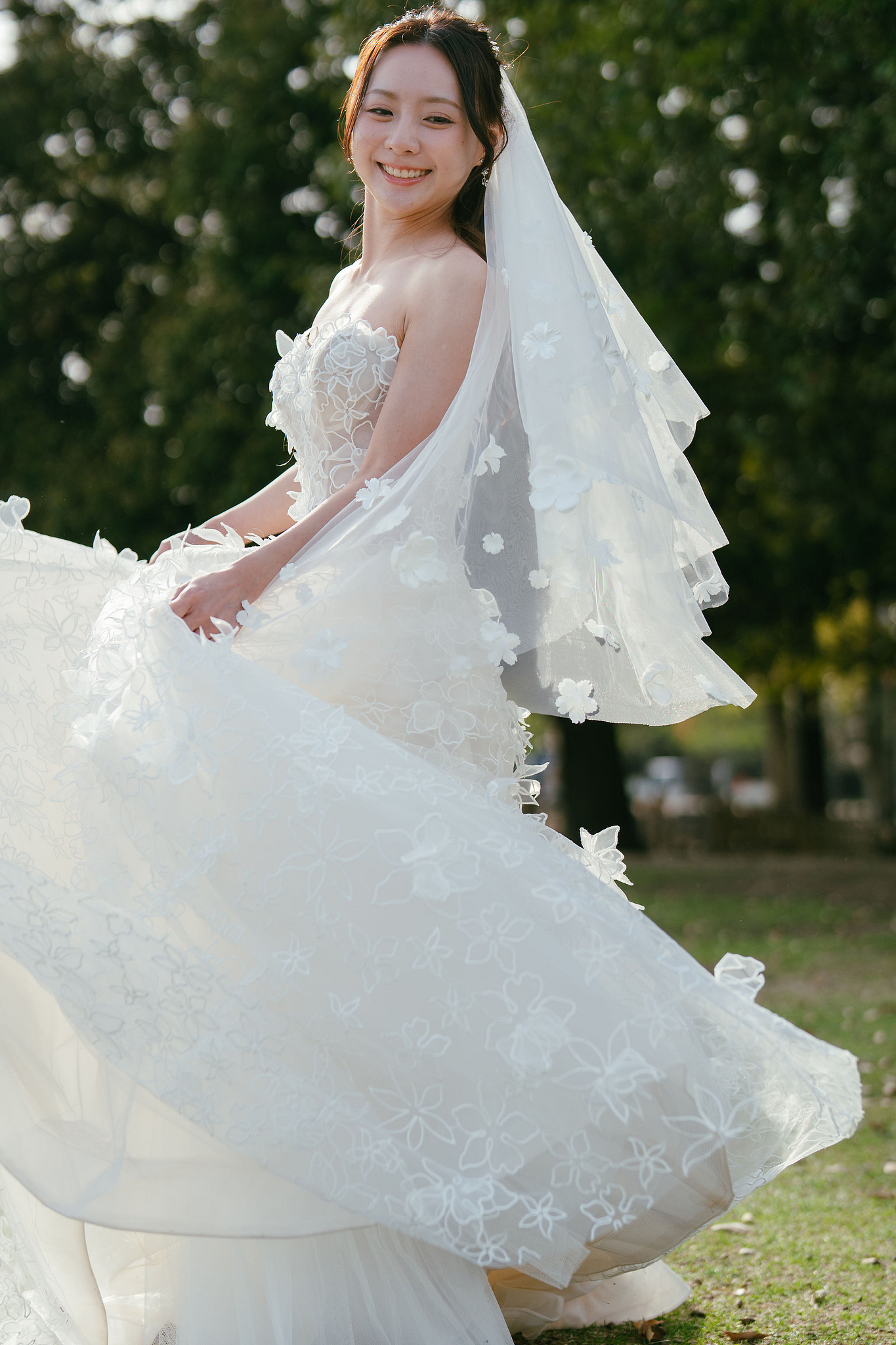 Kyoto Pre-Wedding Photoshoot | Fushimi Inari, Nara Deer Park & Mt. Wakakusa at Mt. Wakakusa pre-wedding photo