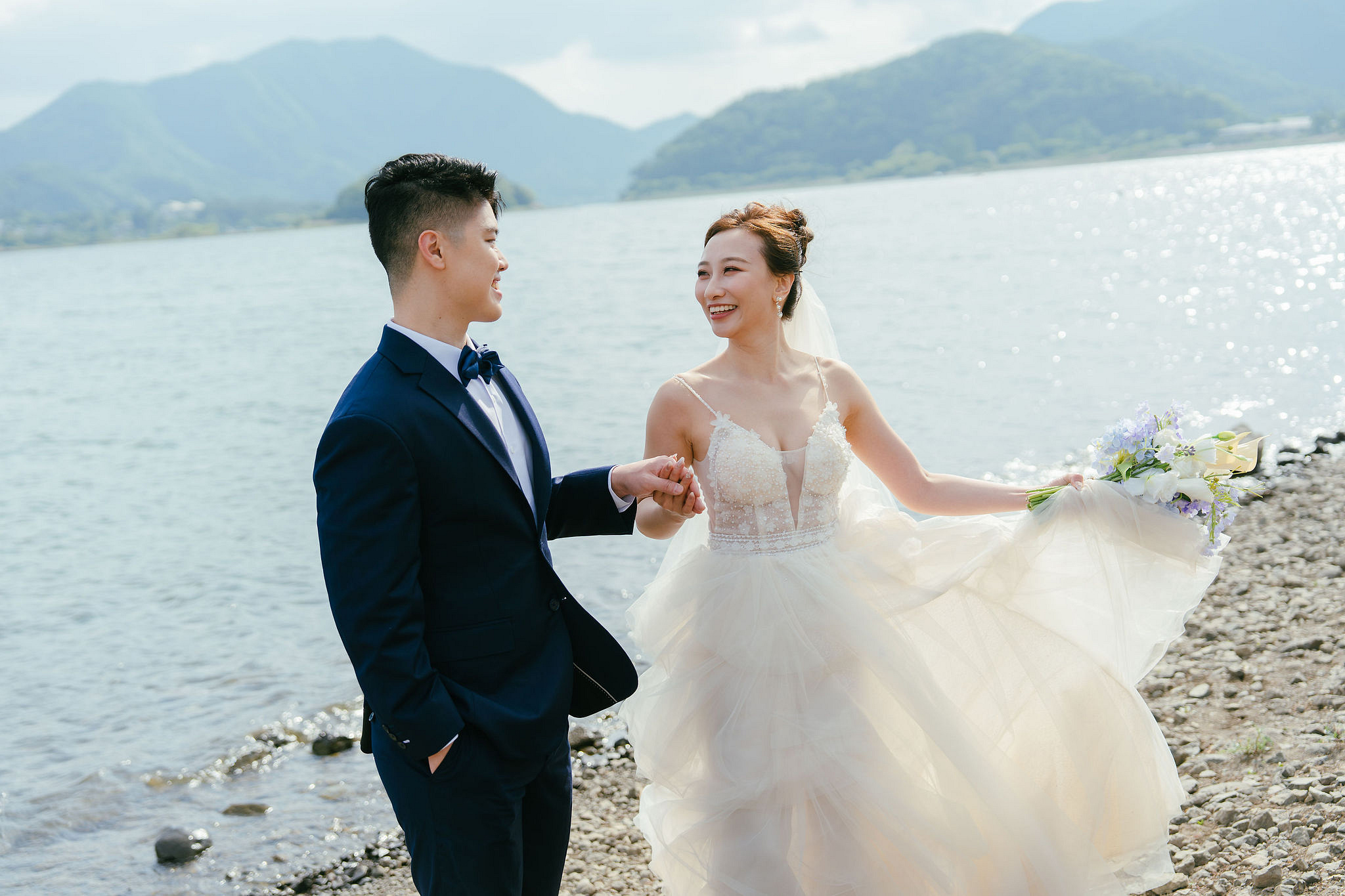 Mt. Fuji Pre-Wedding Photoshoot | Mt. Fuji Village, Oishi Park, Lake Kawaguchiko & Mt. Fuji Park at Lake Kawaguchiko pre-wedding photo