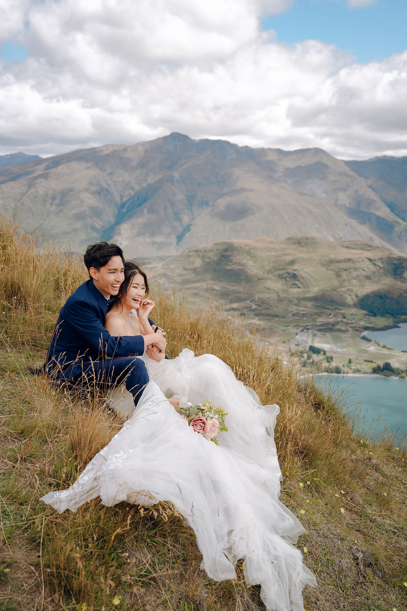 New Zealand Pre-Wedding Photoshoot | Coromandel Peak, Queenstown Highway & Alpaca Farm at Coromandel Peak pre-wedding photo