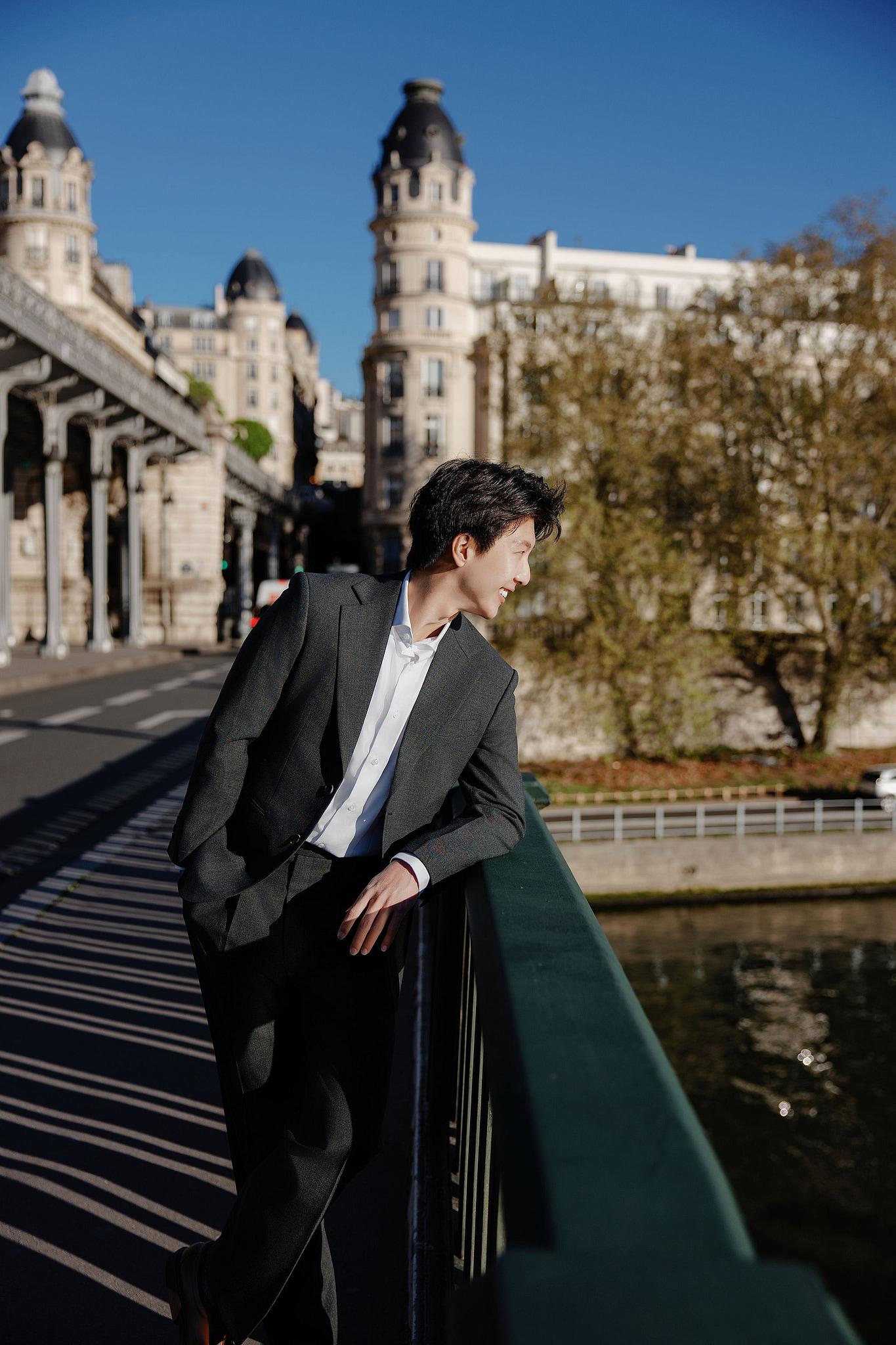 Paris Pre-Wedding Photoshoot | Place du Trocadéro, Bir-Hakeim Bridge, Sacré-Cœur Basilica, Parisian Café & Palais Royal at Bir-Hakeim Bridge pre-wedding photo