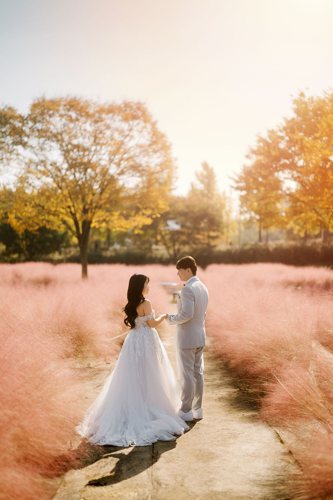Seoul Pre-Wedding Photoshoot | Muhly Park, Seoul Forest & Cafe Street` at Muhly Park pre-wedding photo