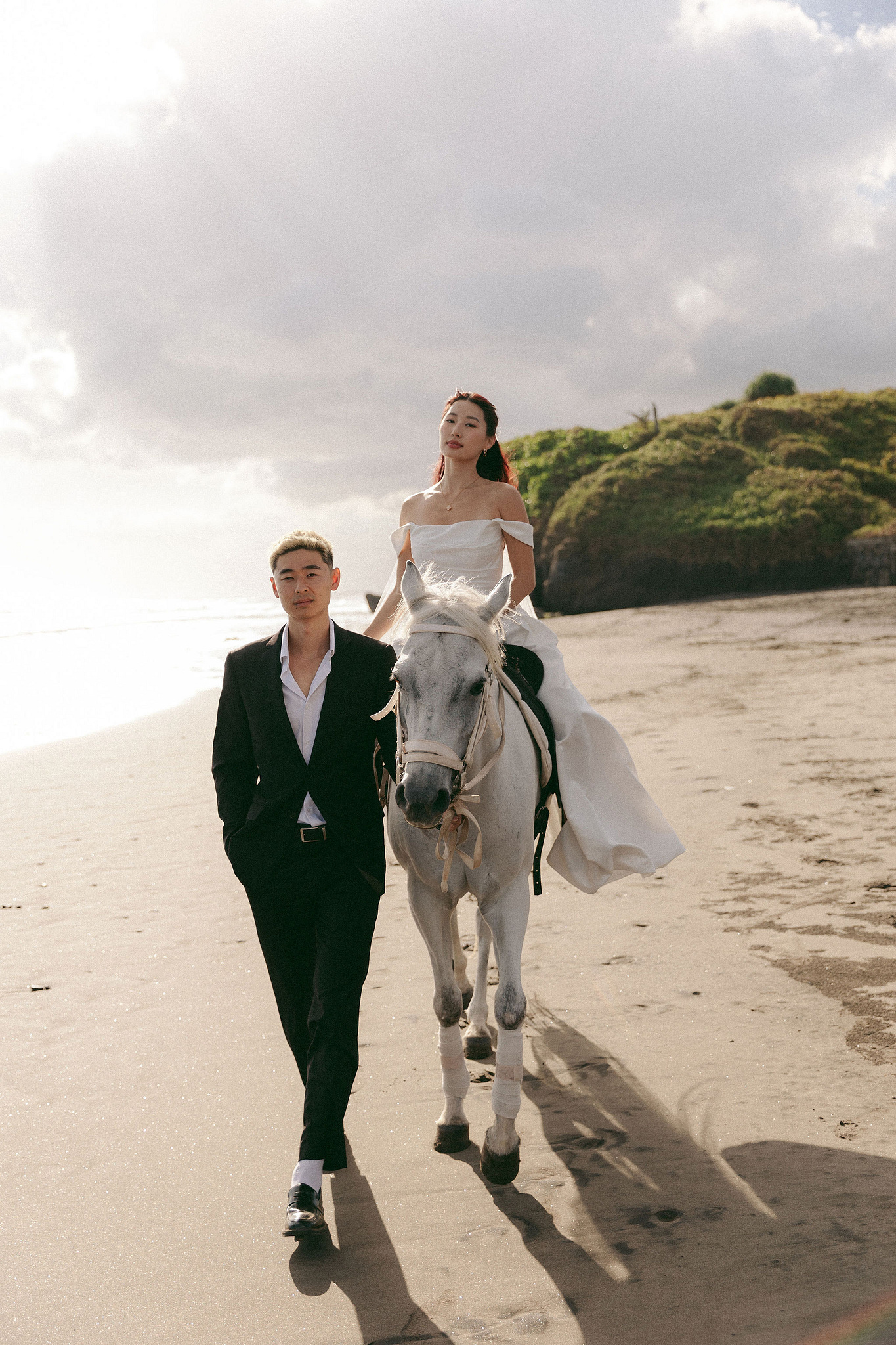Bali Pre-Wedding Photoshoot | Mt. Batur Pinggan Village, Gelato Diner & Black Sand Beach at Beach   pre-wedding photo