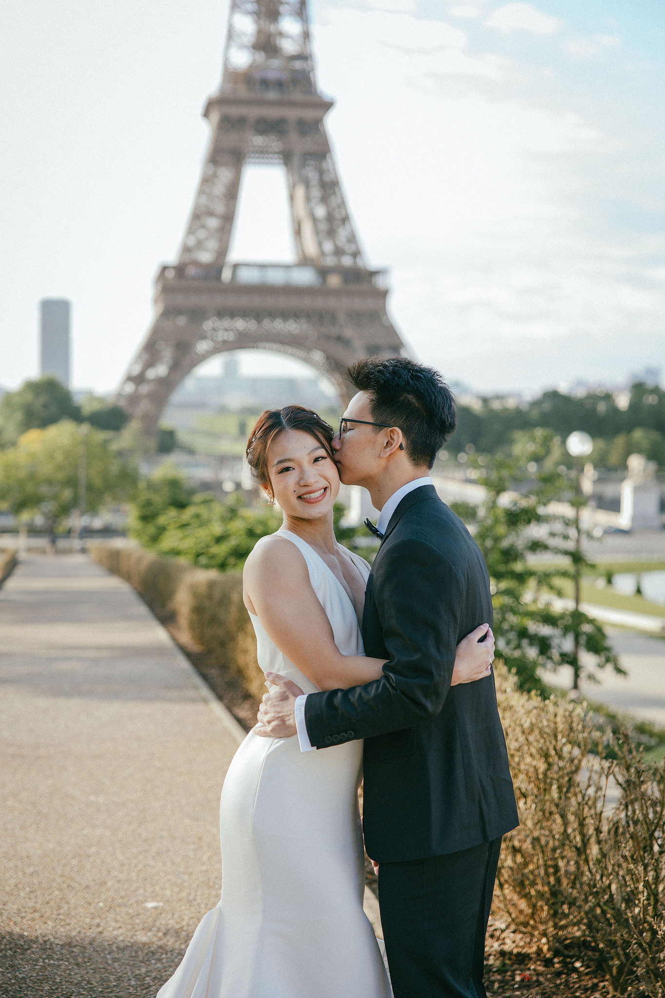 Paris Pre-Wedding Photoshoot | Place du Trocadéro, Luxembourg Gardens, Parisian Café, Louvre & Bir-Hakeim Bridge at Place du Trocadéro pre-wedding photo