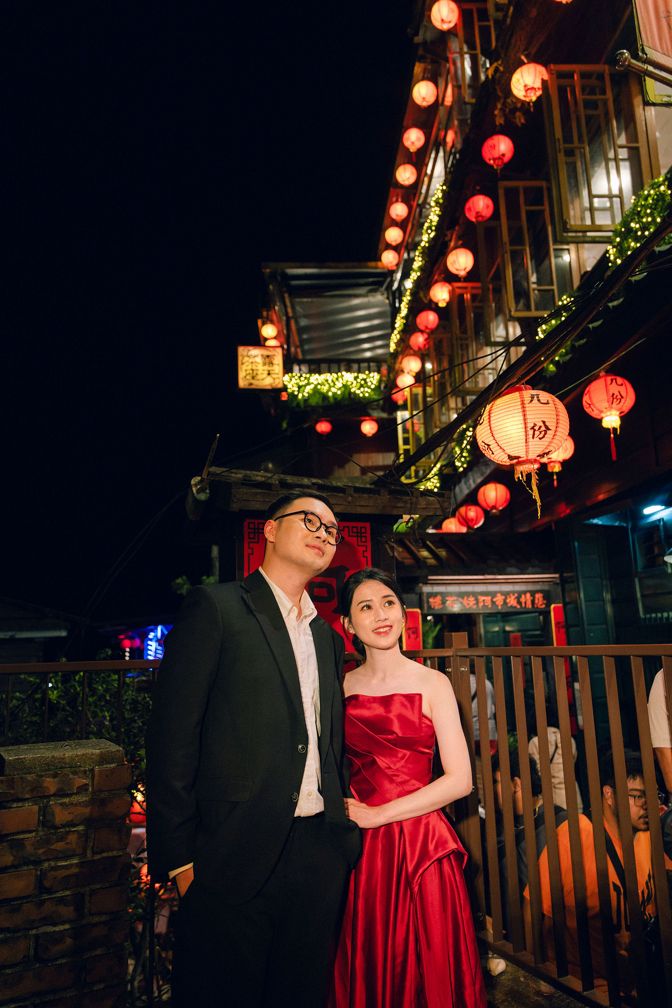 Taiwan Pre-Wedding Photoshoot | Dadaocheng, Shifen & Jiufen at Jiufen pre-wedding photo