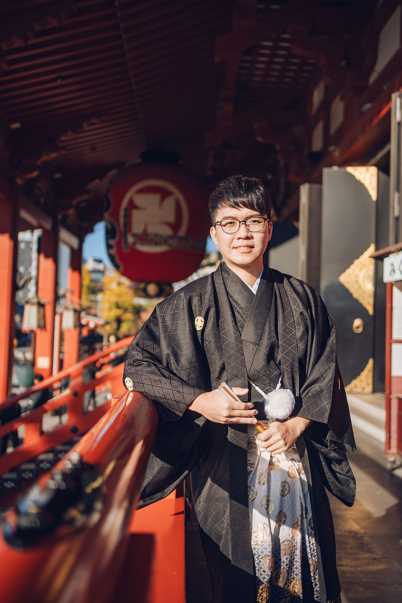 Tokyo & Mt Fuji Pre-Wedding Photoshoot | Asakusa Temple, Maple Corridor, Susuki Fields & Lake Kawaguchiko at Asakusa Temple pre-wedding photo