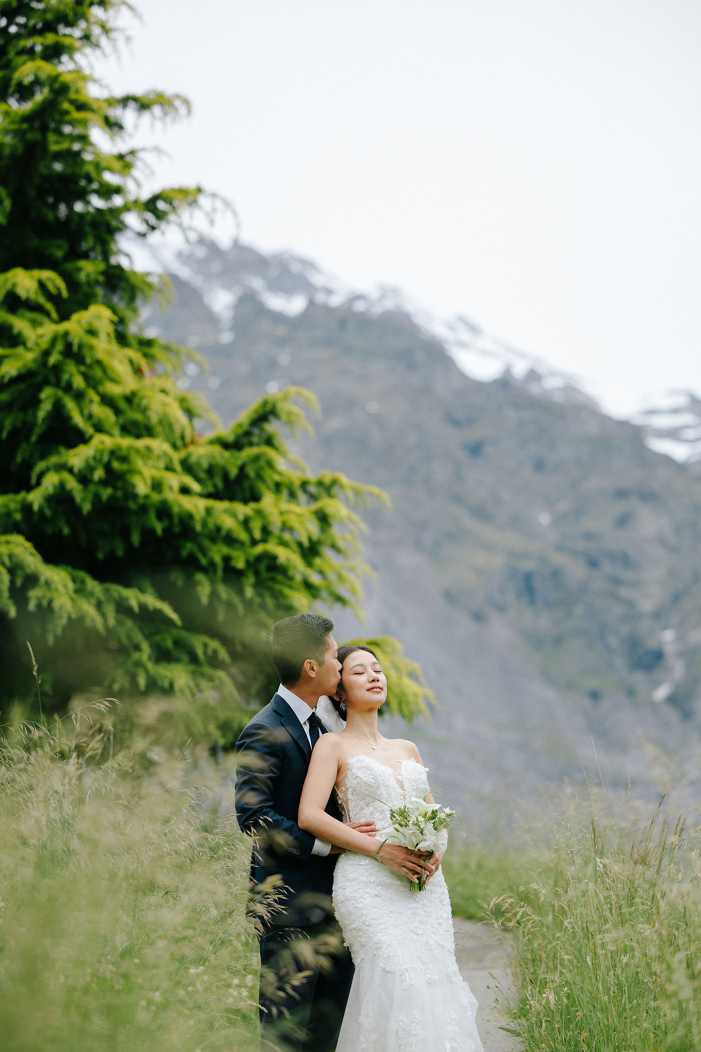 Switzerland Pre-Wedding Photoshoot | Grindelwald Village & Lauterbrunnen & Lake Lungern at Grindelwald Village pre-wedding photo