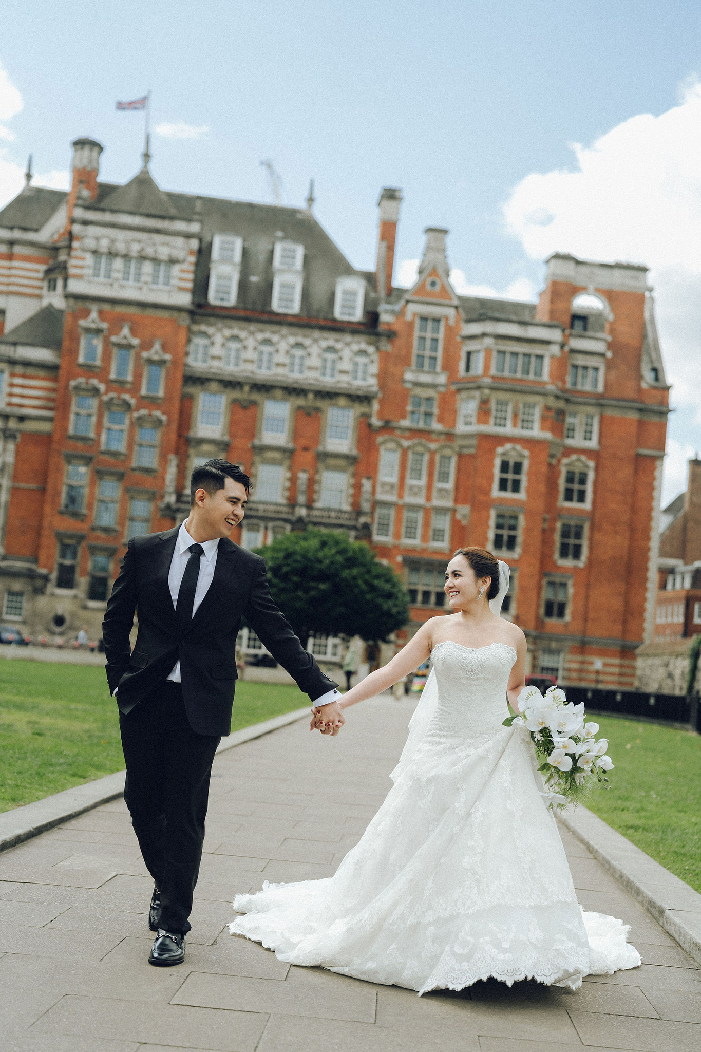 London Pre-Wedding Photoshoot | Westminster, St. Paul’s Cathedral & London Streets at Westminster pre-wedding photo