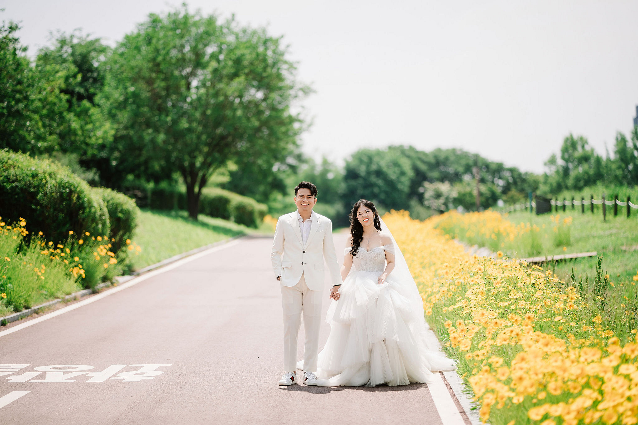Seoul Pre-Wedding Photoshoot | Haneul Park, Yonsei University & Yeonnam-dong at Haneul Park pre-wedding photo
