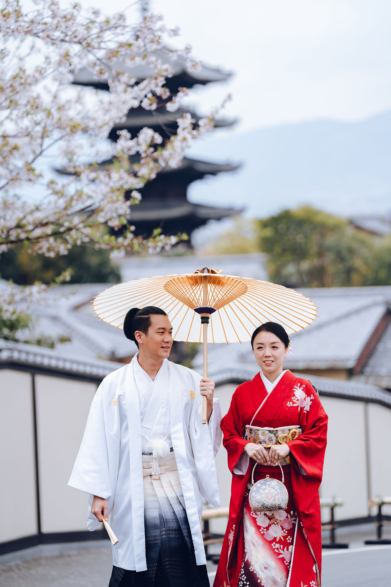 Kyoto Pre-Wedding Photoshoot | Historic Higashiyama Streets, Keage Incline & Nara Park at Higashiyama & Yasaka Pagoda pre-wedding photo